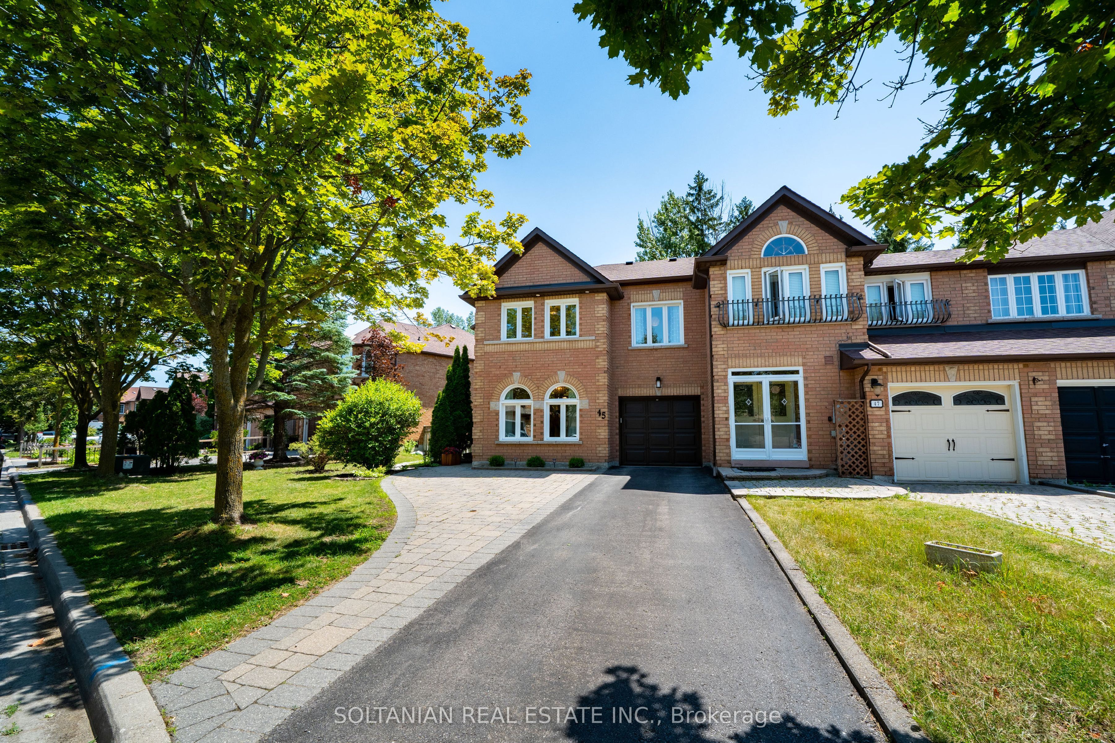 45 Mistleflower Court, Richmond Hill, ON L4E 3T9 photo 2