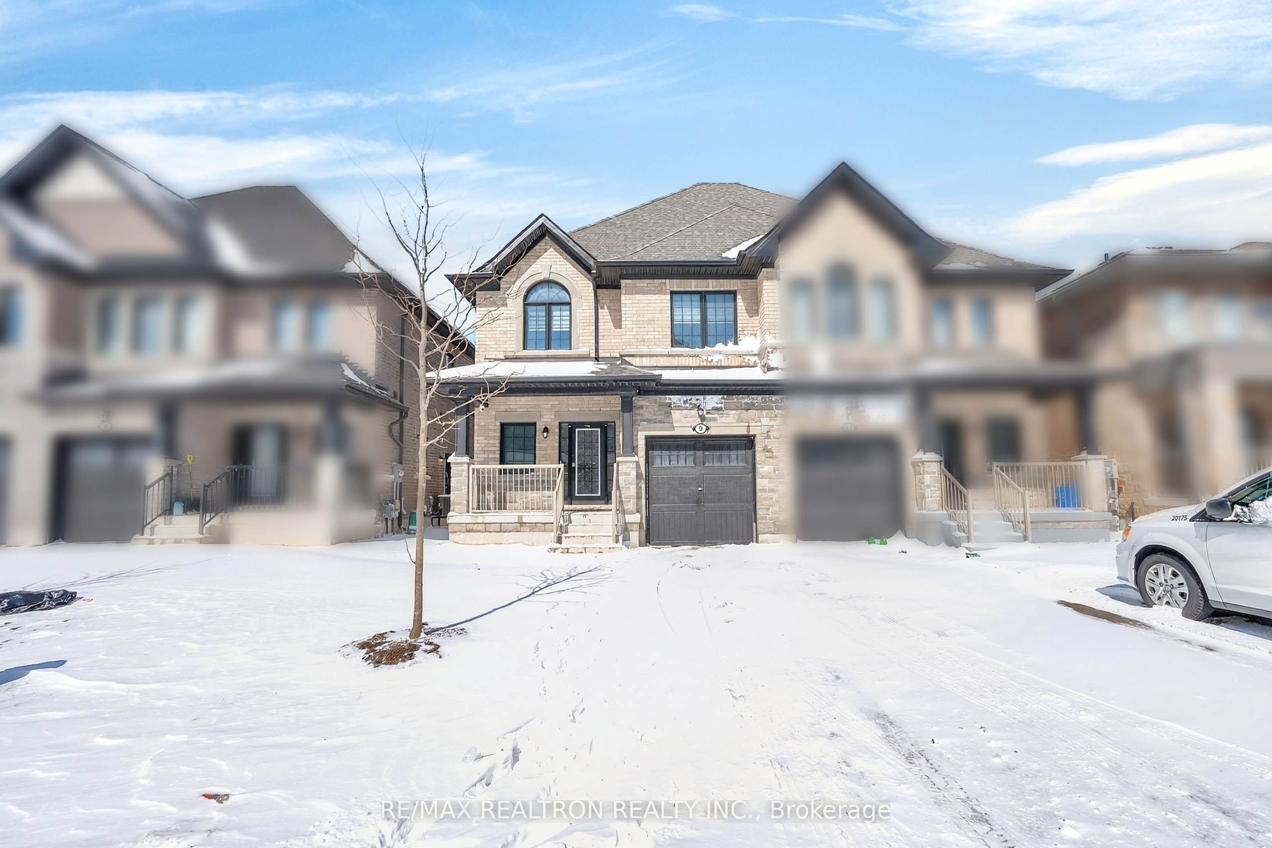 9 Alan Williams Trail, Uxbridge, ON L9P 0R5 photo 2