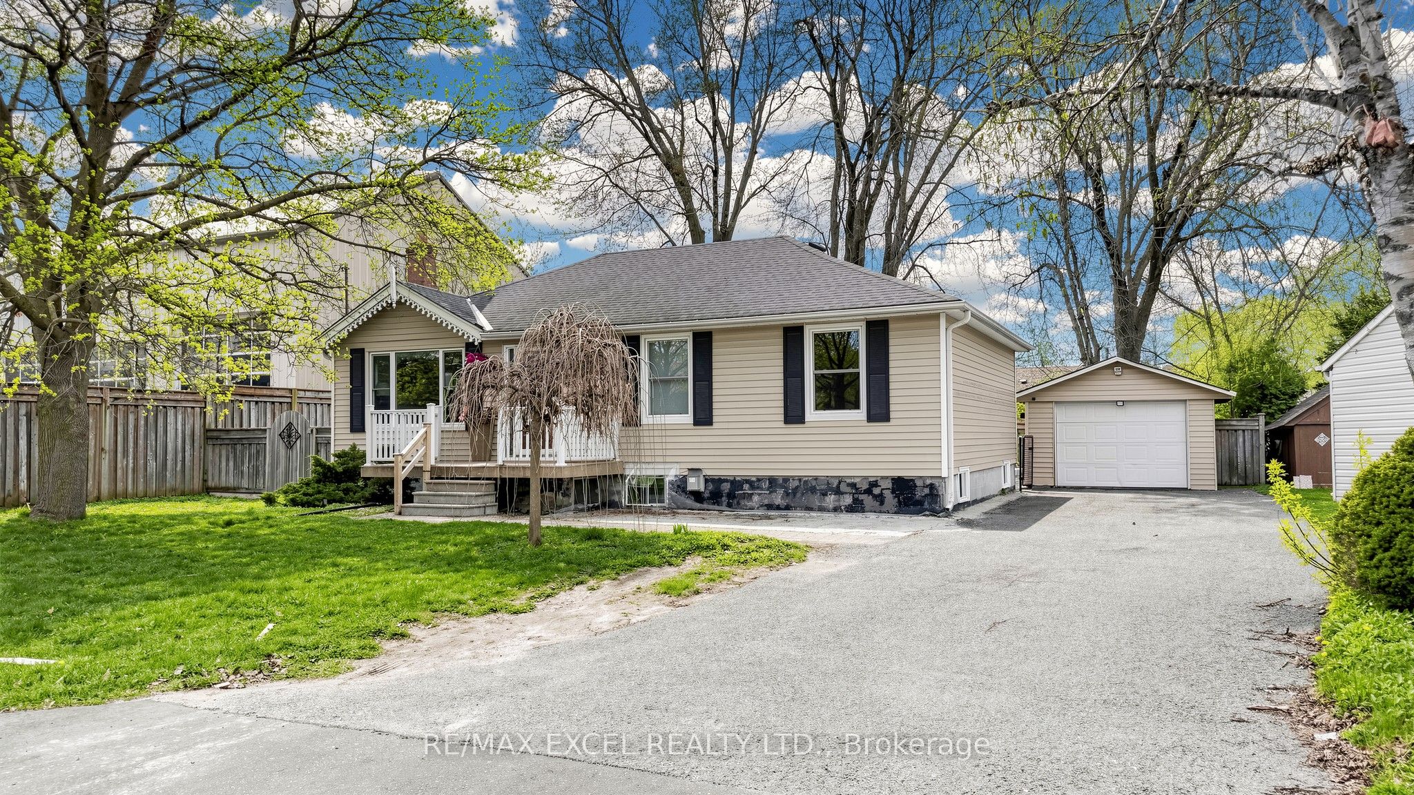 2 Hughes Street, Richmond Hill, ON L4E 2V9