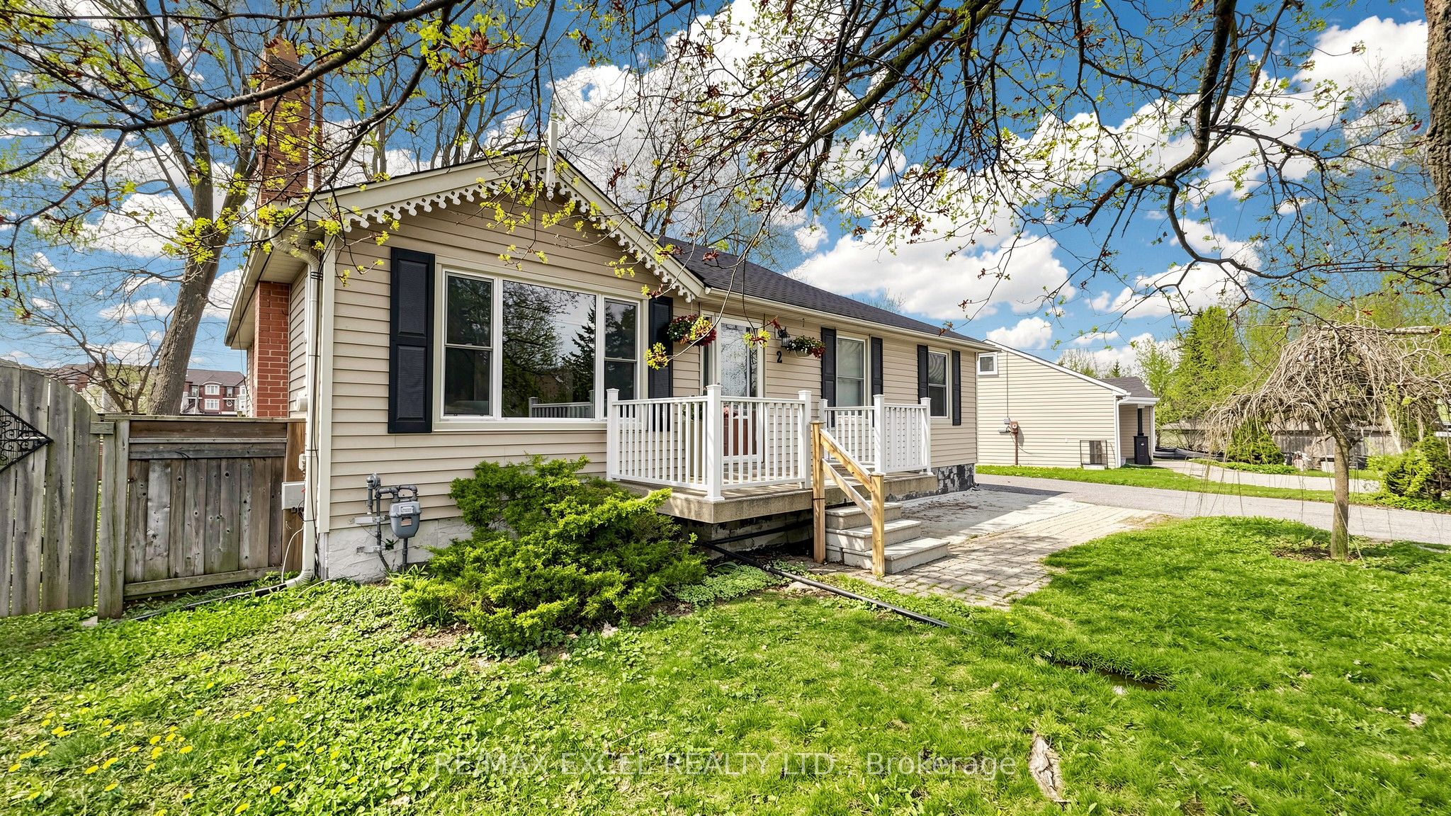 2 Hughes Street, Richmond Hill, ON L4E 2V9 photo 2
