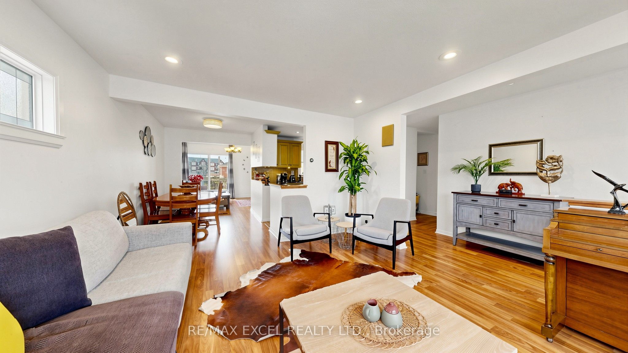 2 Hughes Street, Richmond Hill, ON L4E 2V9 photo 4