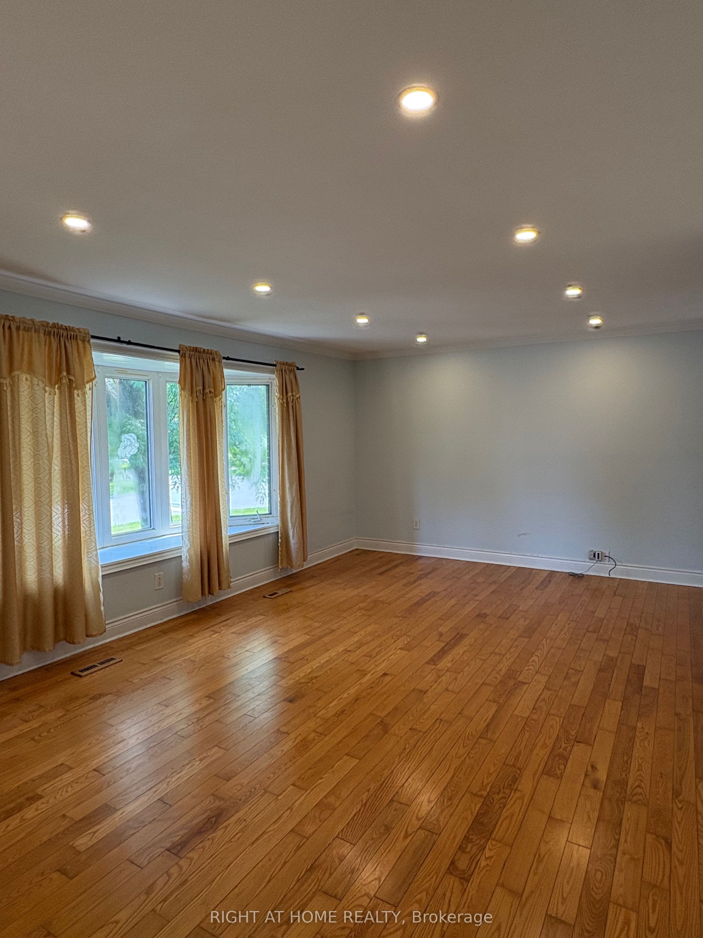 58 Devins Drive Upper Level, Aurora, ON L4G 2Z1 photo 4