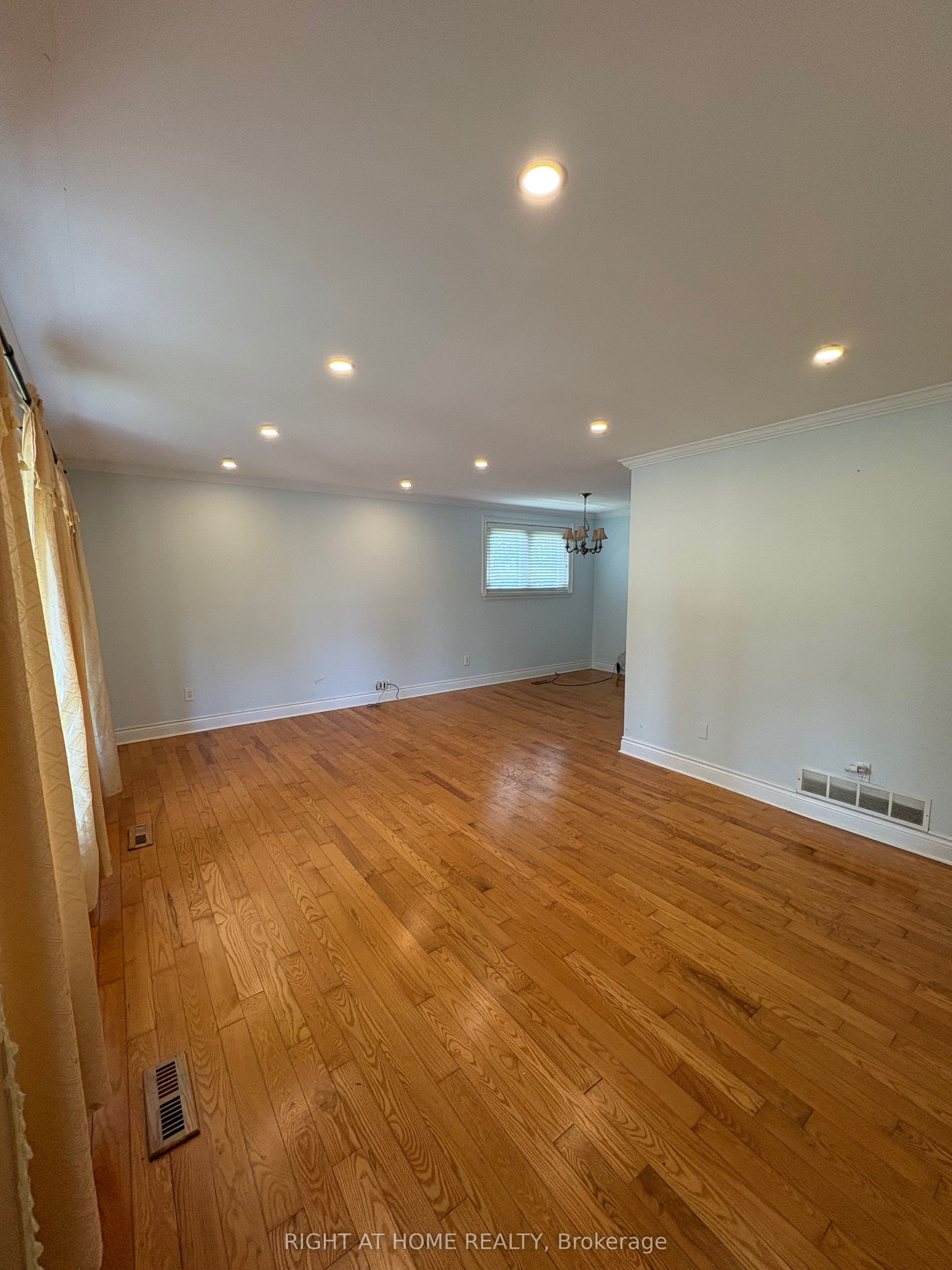 58 Devins Drive Upper Level, Aurora, ON L4G 2Z1 photo 5