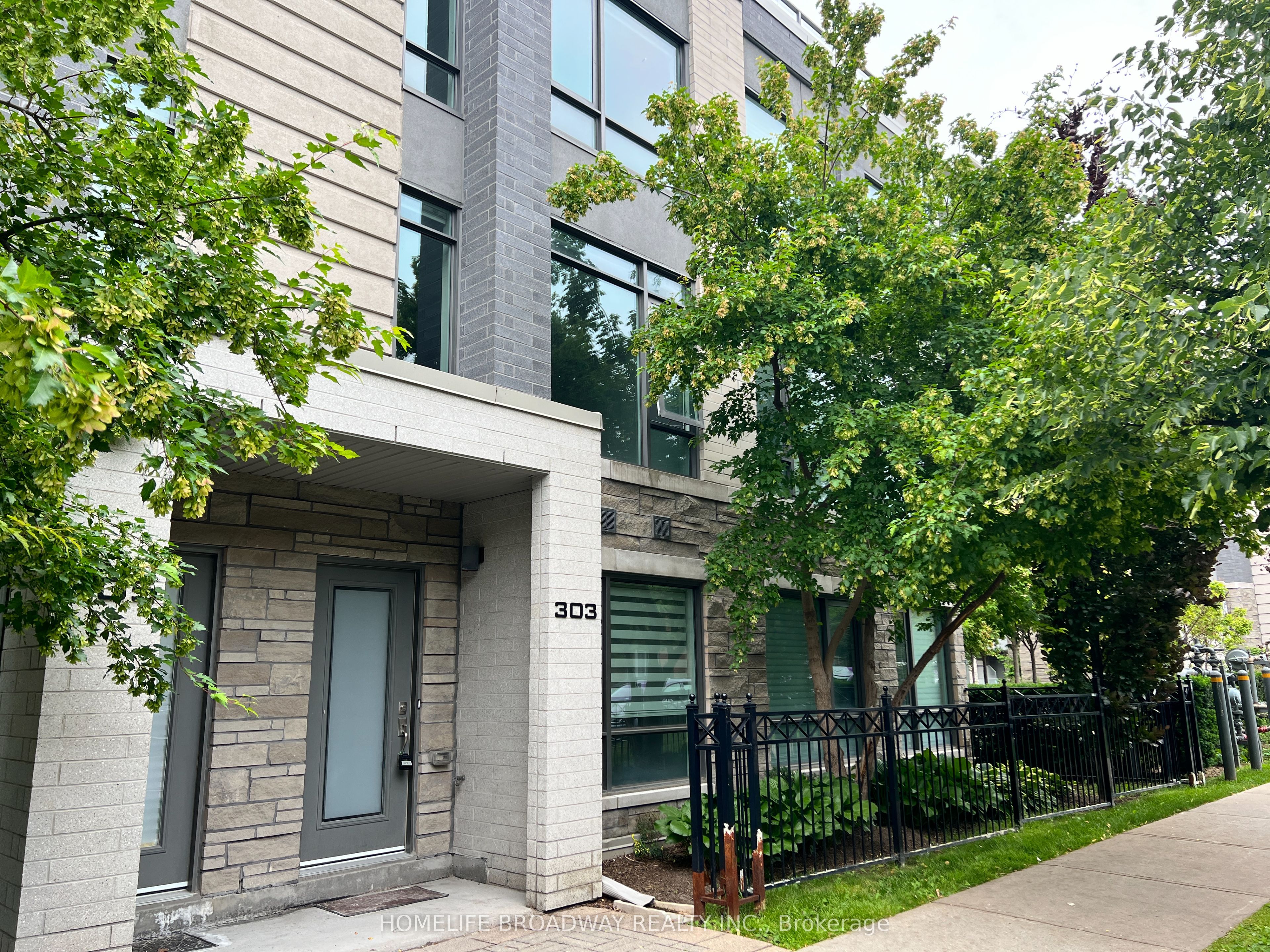 303 South Park Road, Markham, ON L3T 7W1