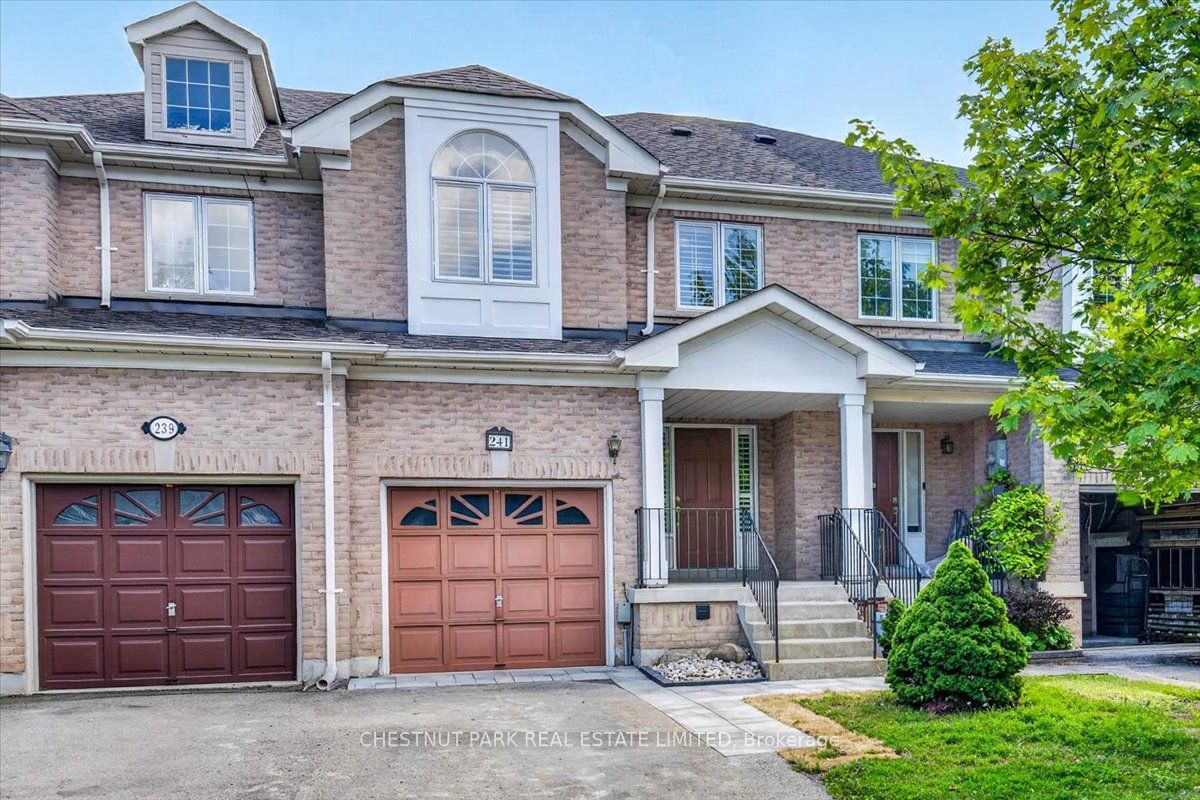 241 Banbrooke Crescent, Newmarket, ON L3X 2W5