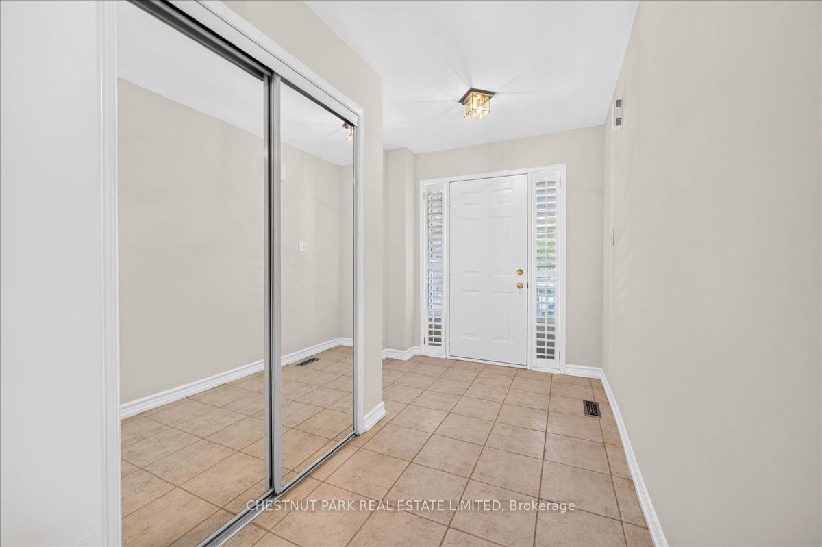241 Banbrooke Crescent, Newmarket, ON L3X 2W5 photo 5