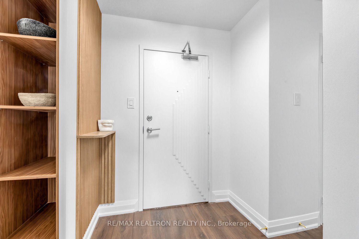 1 Royal Orchard Boulevard 211, Markham, ON L3R 2N7 photo 3