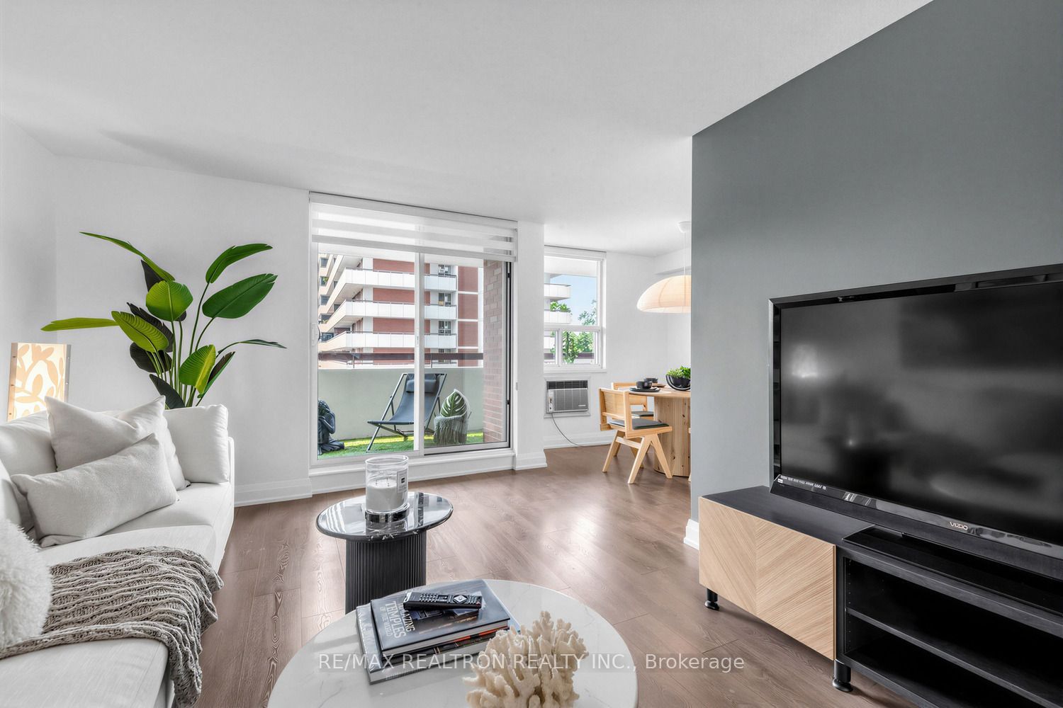 1 Royal Orchard Boulevard 211, Markham, ON L3R 2N7 photo 4