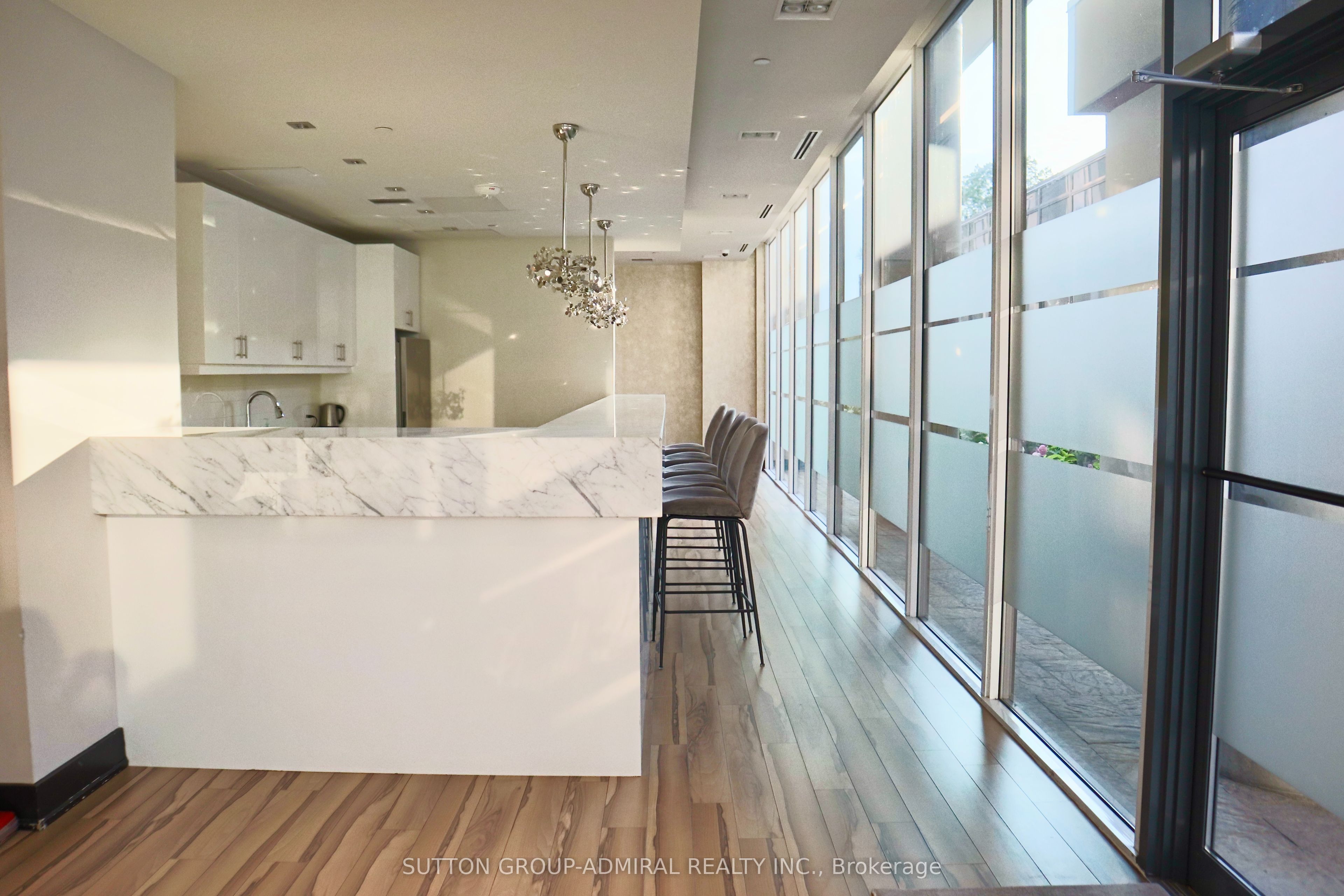 9618 Yonge Street 1008, Richmond Hill, ON L4C 0X5 photo 5