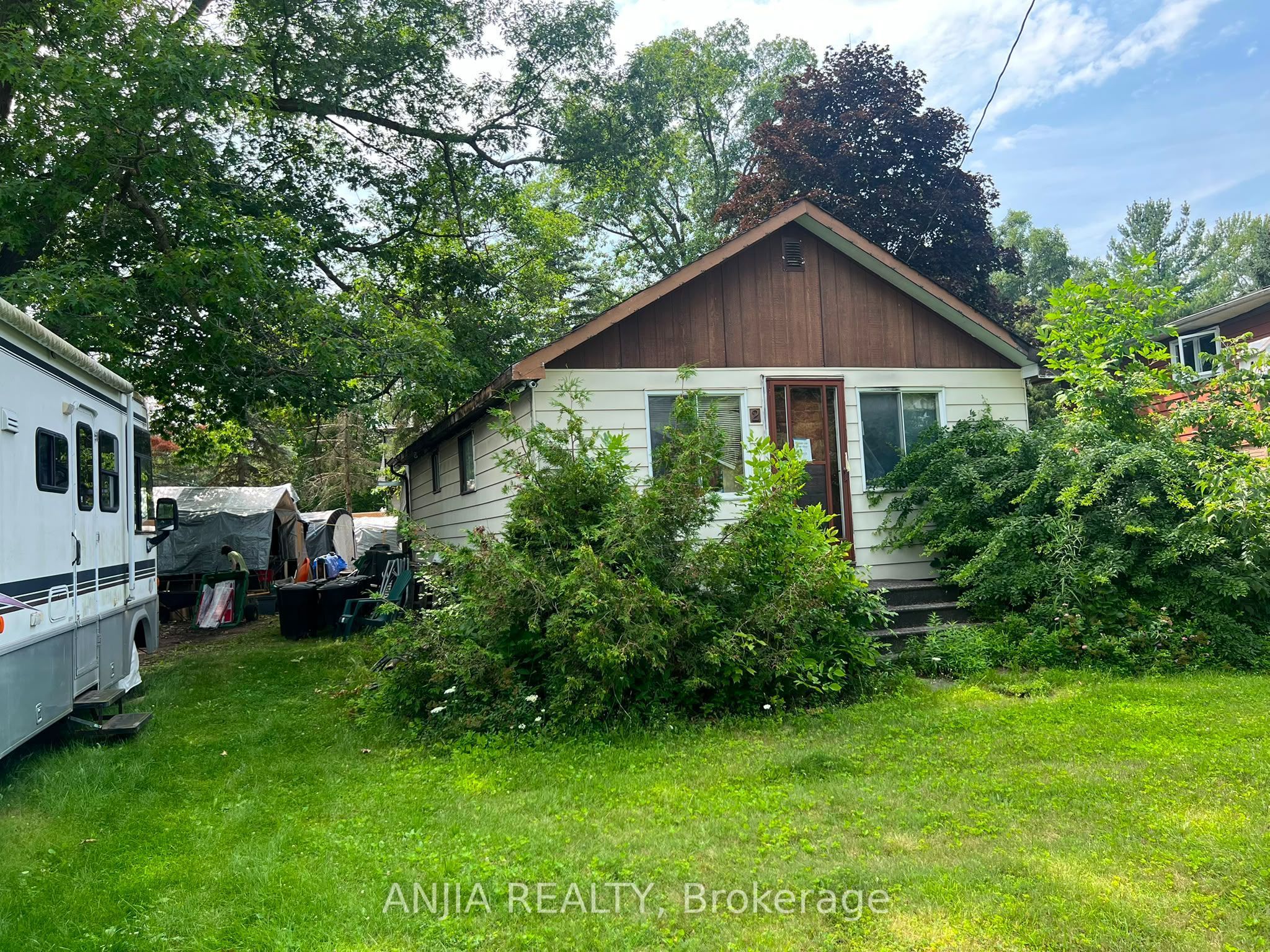 2 Oak Avenue, East Gwillimbury, ON L9N 1A1 photo 2