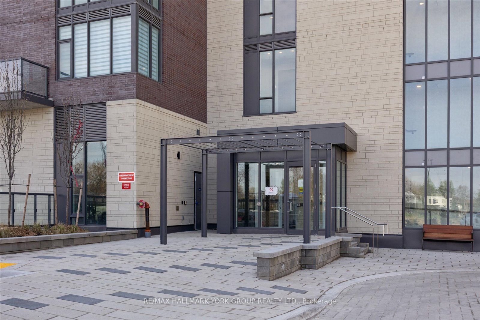 705 Davis Drive 409, Newmarket, ON L3Y 2R2 photo 2