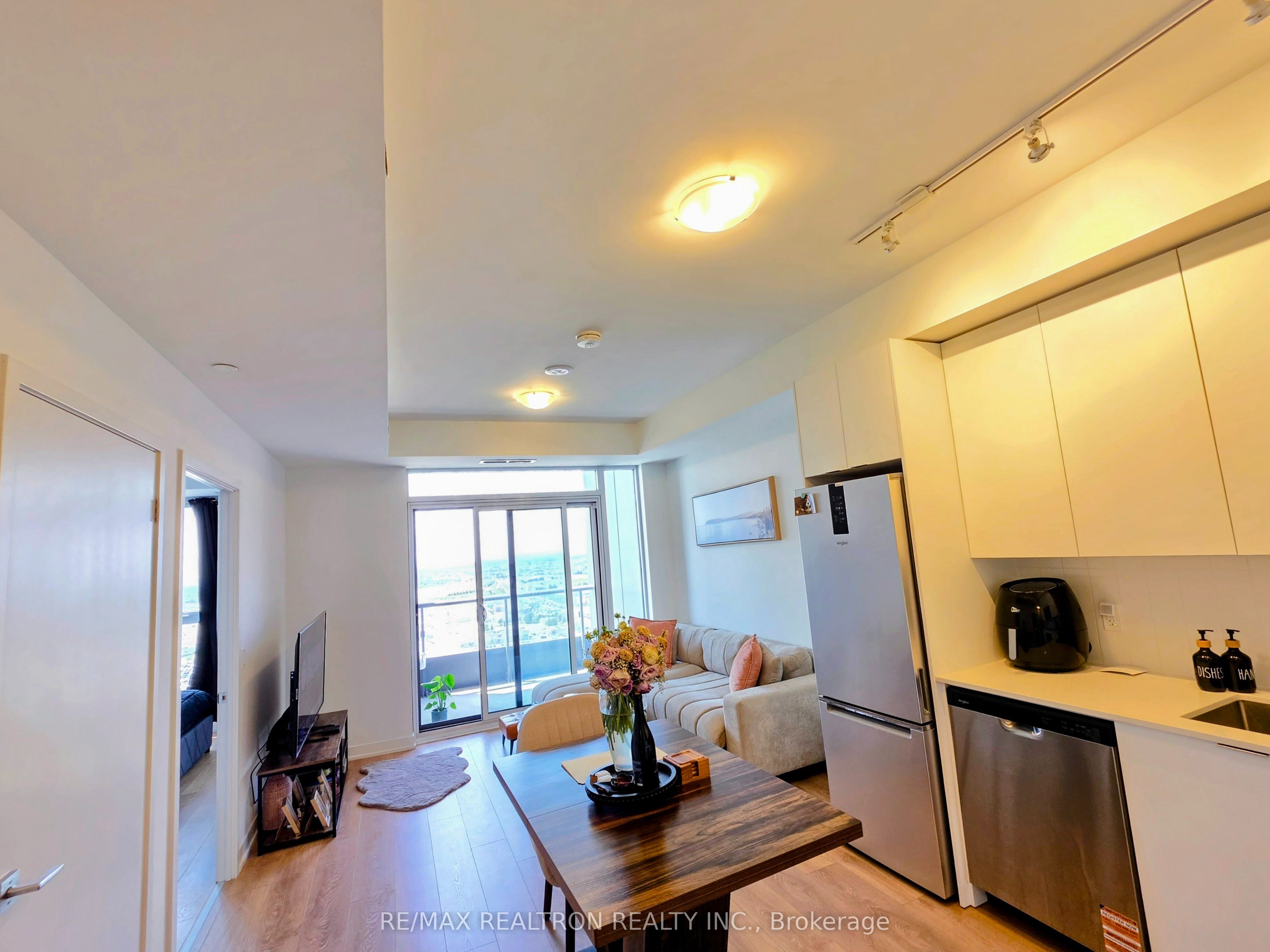 10 Abeja Street 2321, Vaughan, ON L4K 0R4 photo 3