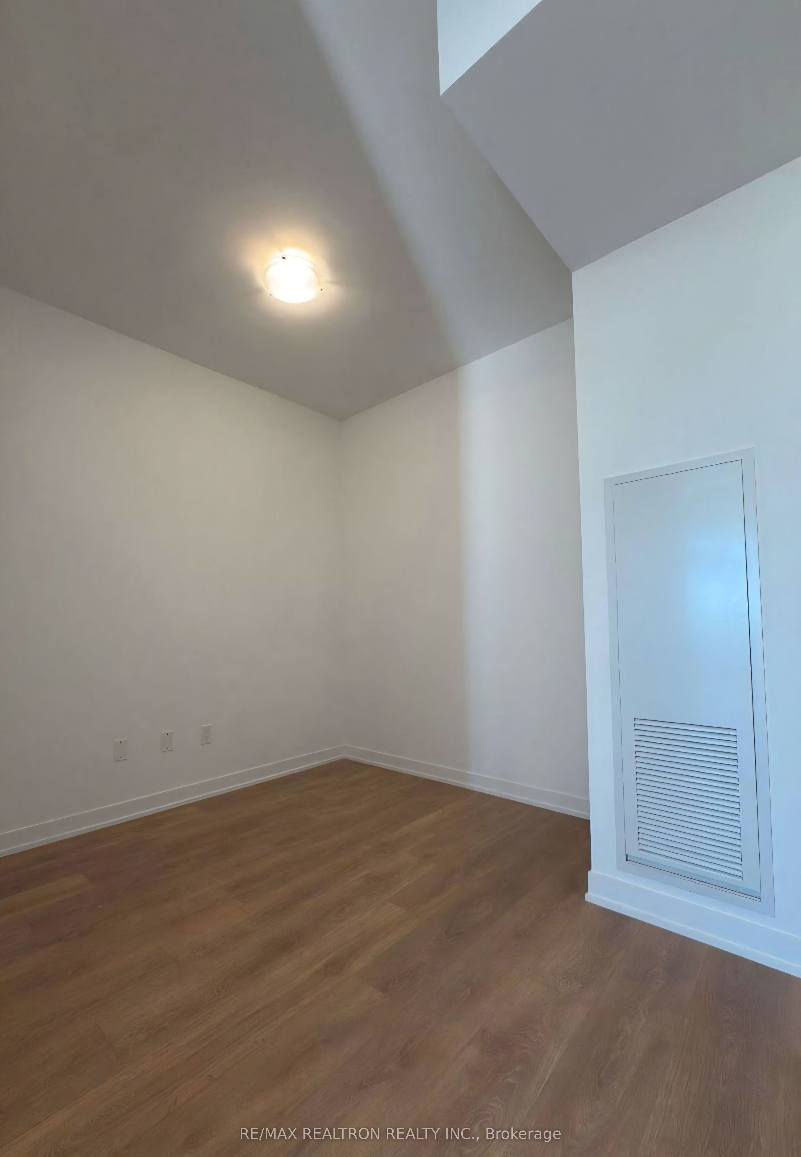 10 Abeja Street 2321, Vaughan, ON L4K 0R4 photo 4