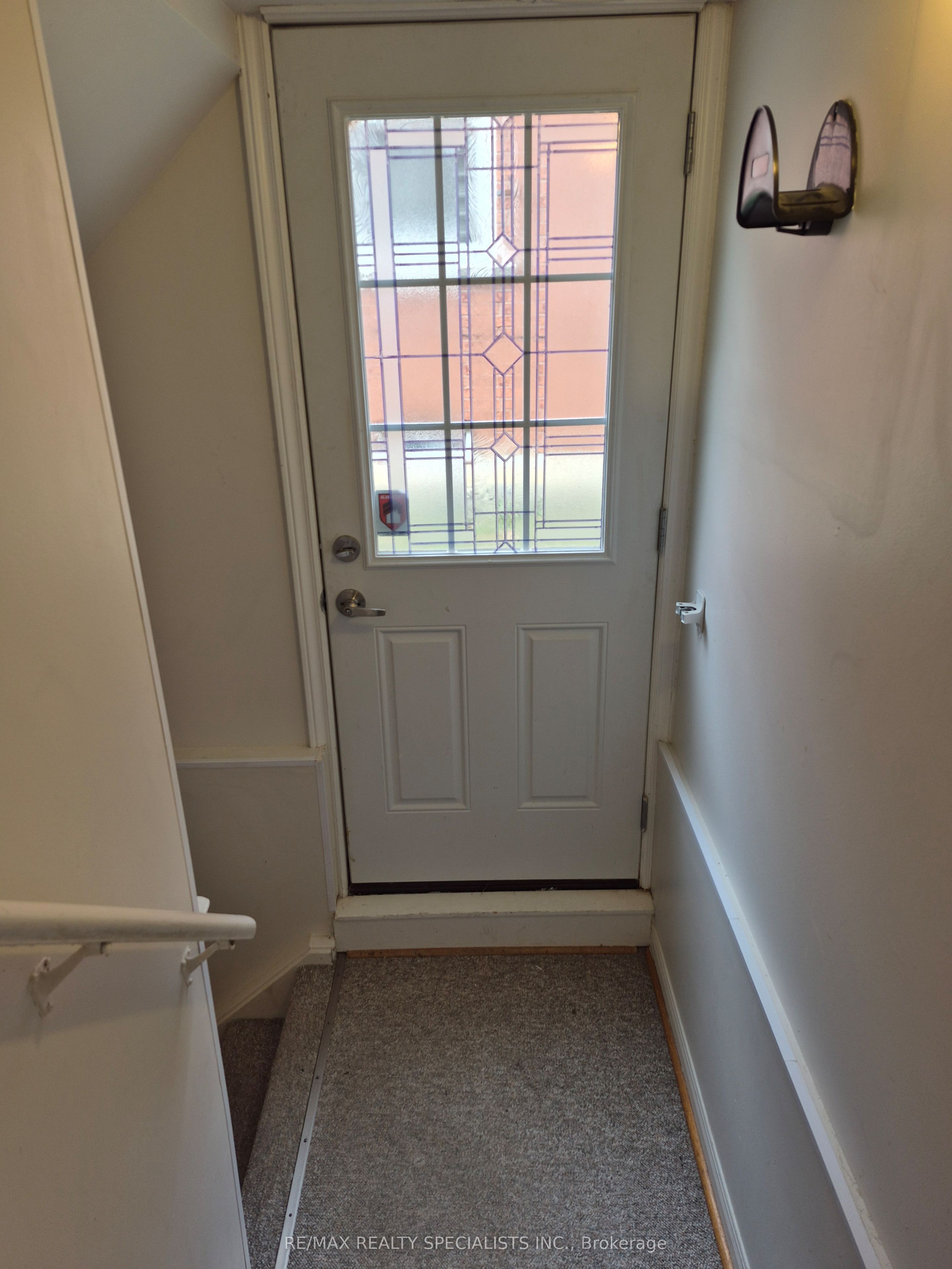 353 Brownridge Drive Lower, Vaughan, ON L4J 5X2 photo 2