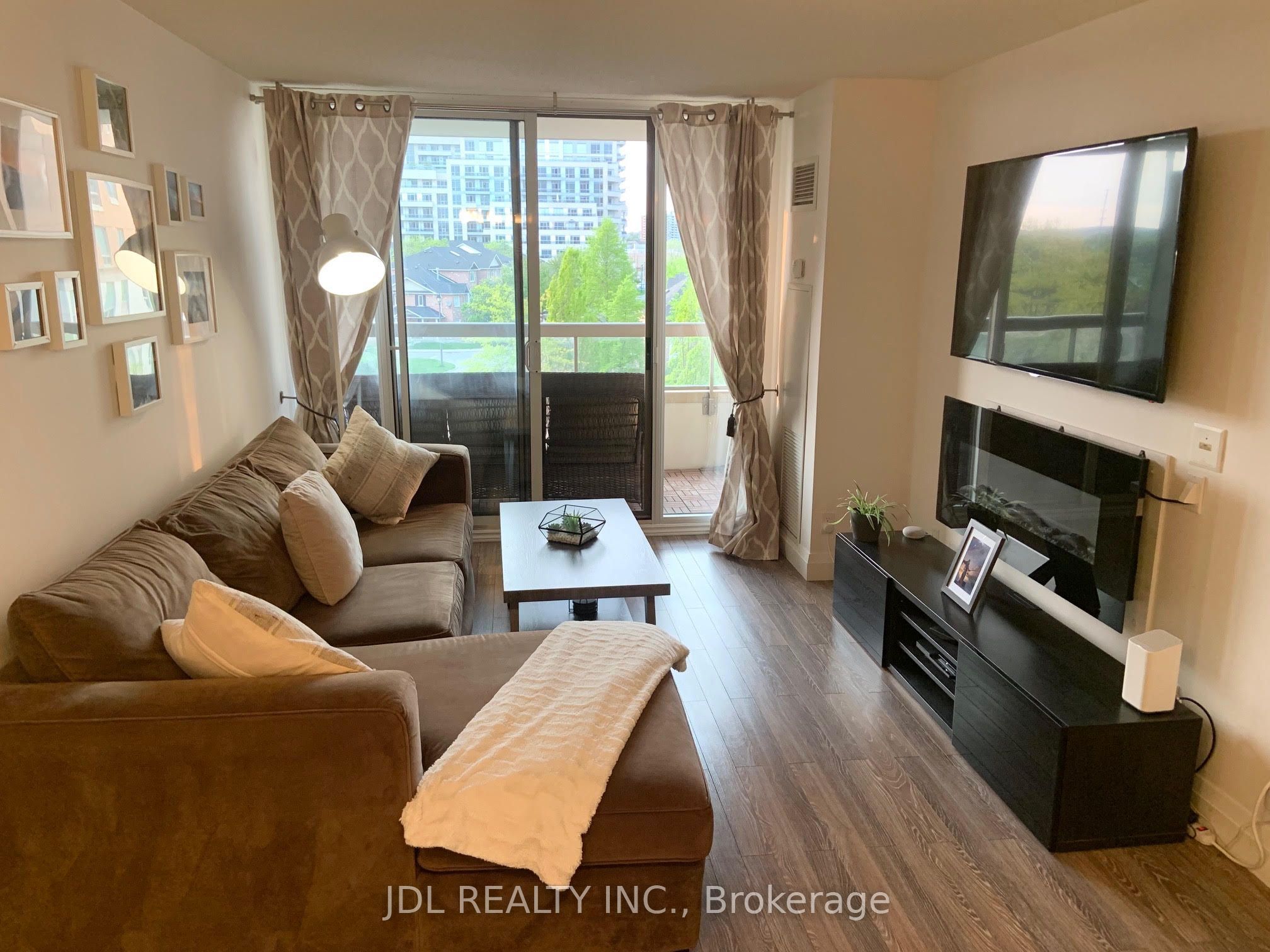 19 NORTHERN HEIGHTS Drive 403, Richmond Hill, ON L4B 4M4 photo 5