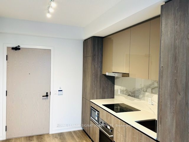 8 Interchange Way 705, Vaughan, ON L4K 0R2