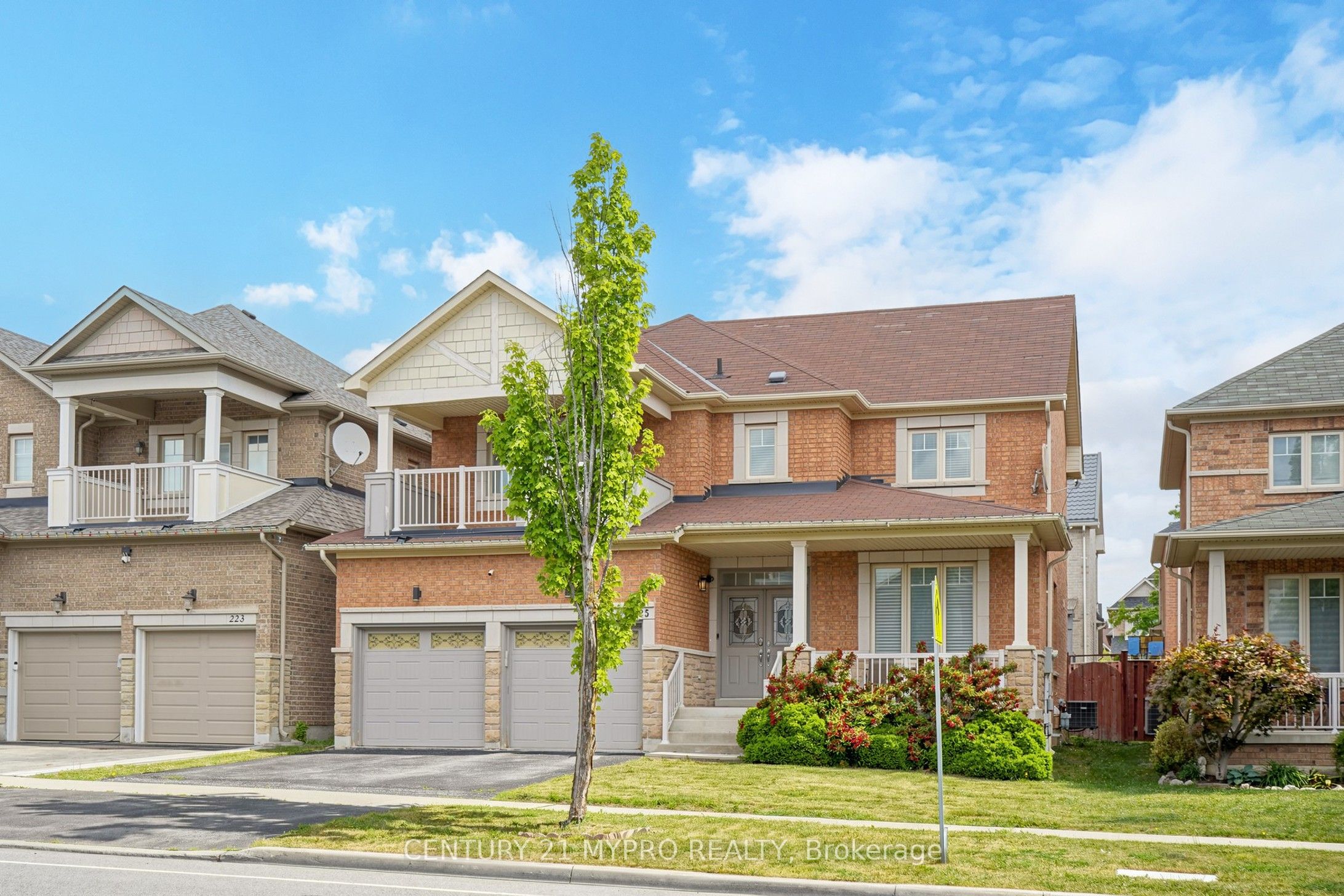 225 Silver Maple Road, Richmond Hill, ON L4E 4Z3 photo 2