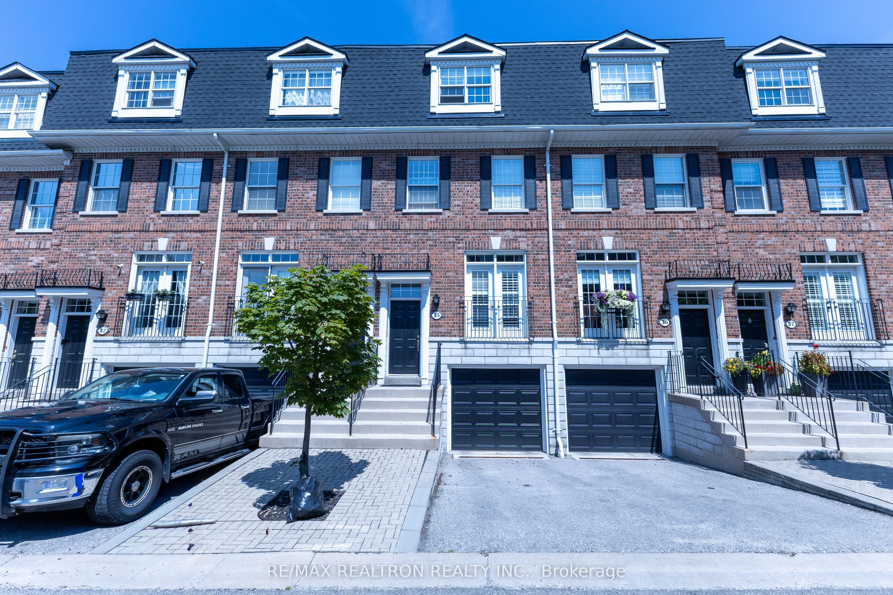6 Leonard Street 35, Richmond Hill, ON L4C 0L6