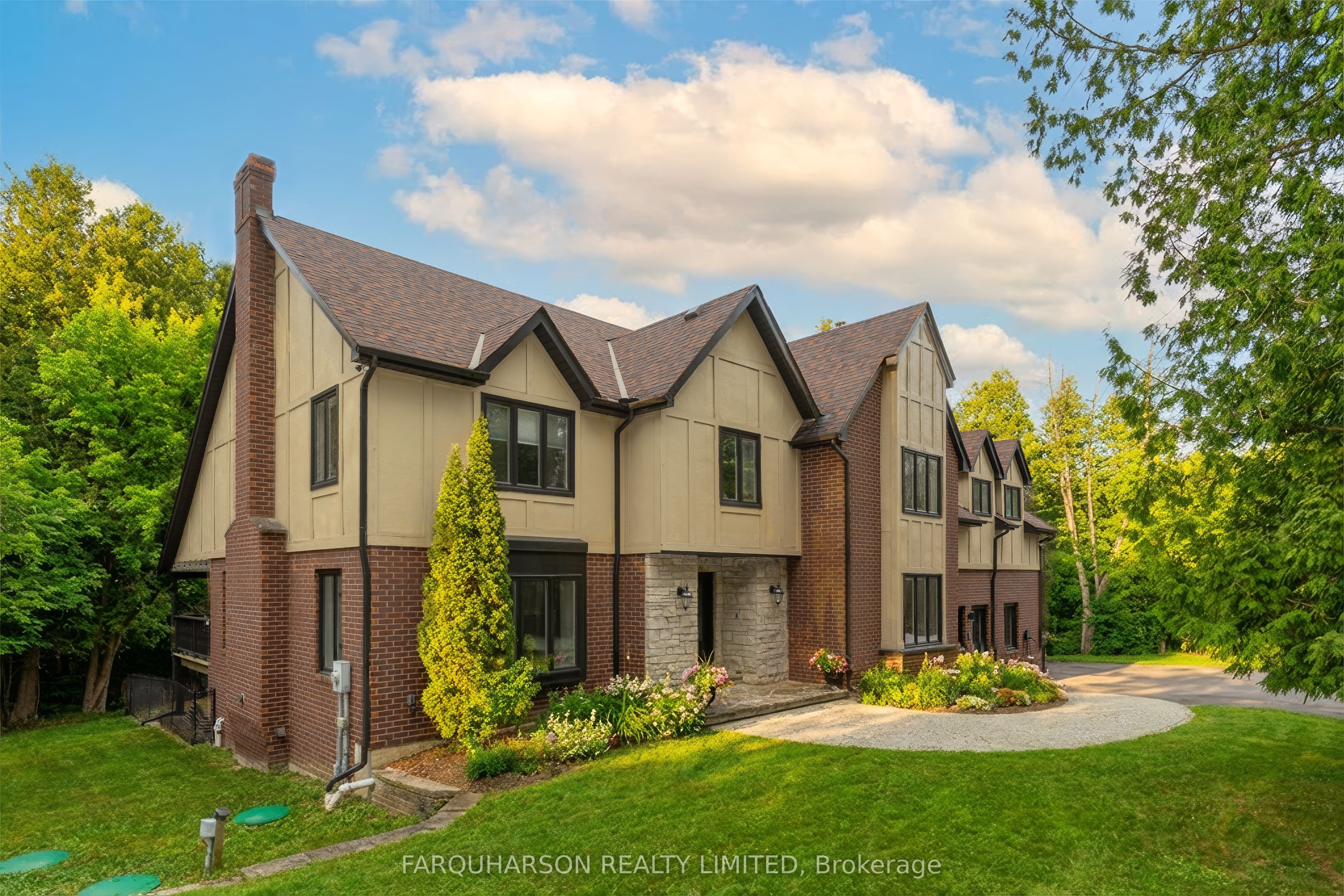 1 Foxlair Court, Whitchurch-Stouffville, ON L4A 2L4 photo 2