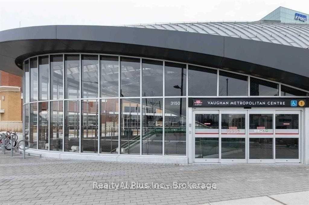 898 Portage Parkway 3710, Vaughan, ON L4K 0J6 photo 3