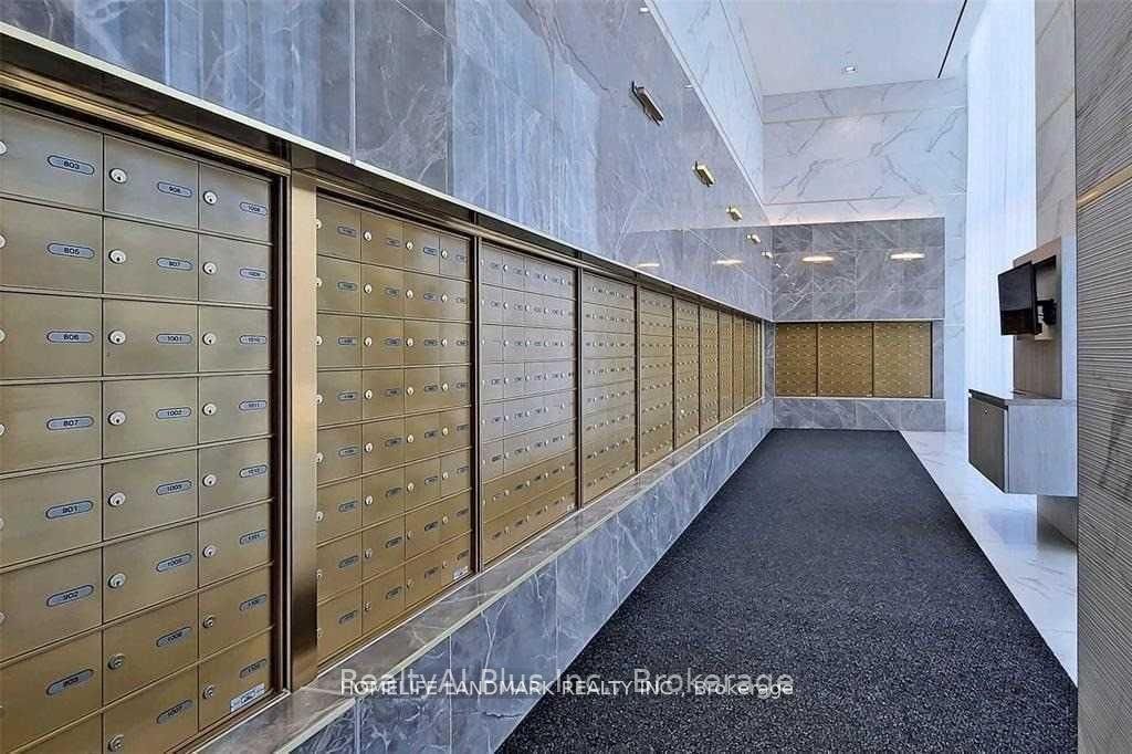 898 Portage Parkway 3710, Vaughan, ON L4K 0J6 photo 5
