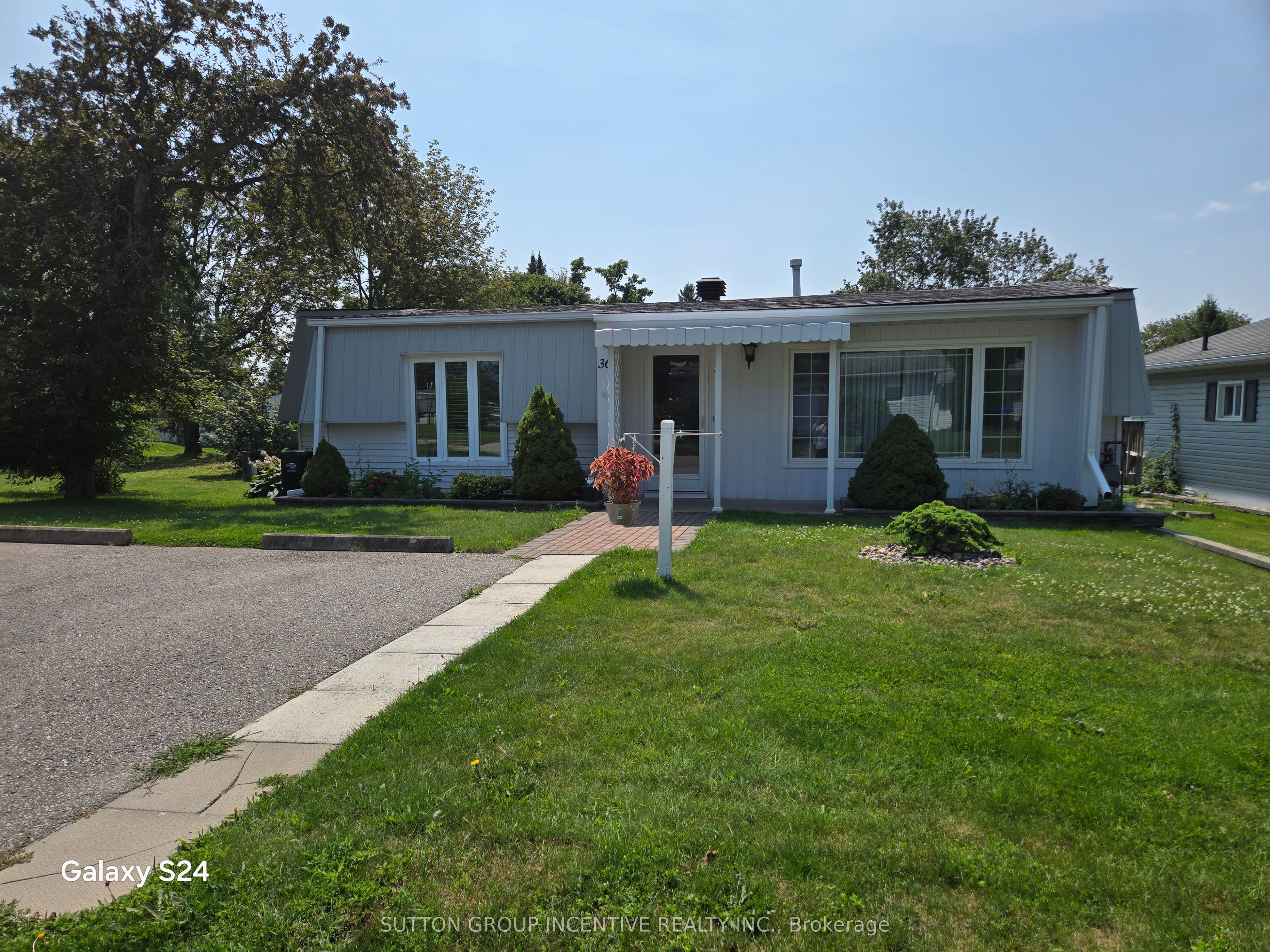 36 Weeping Willow Drive, Innisfil, ON L9S 1P1