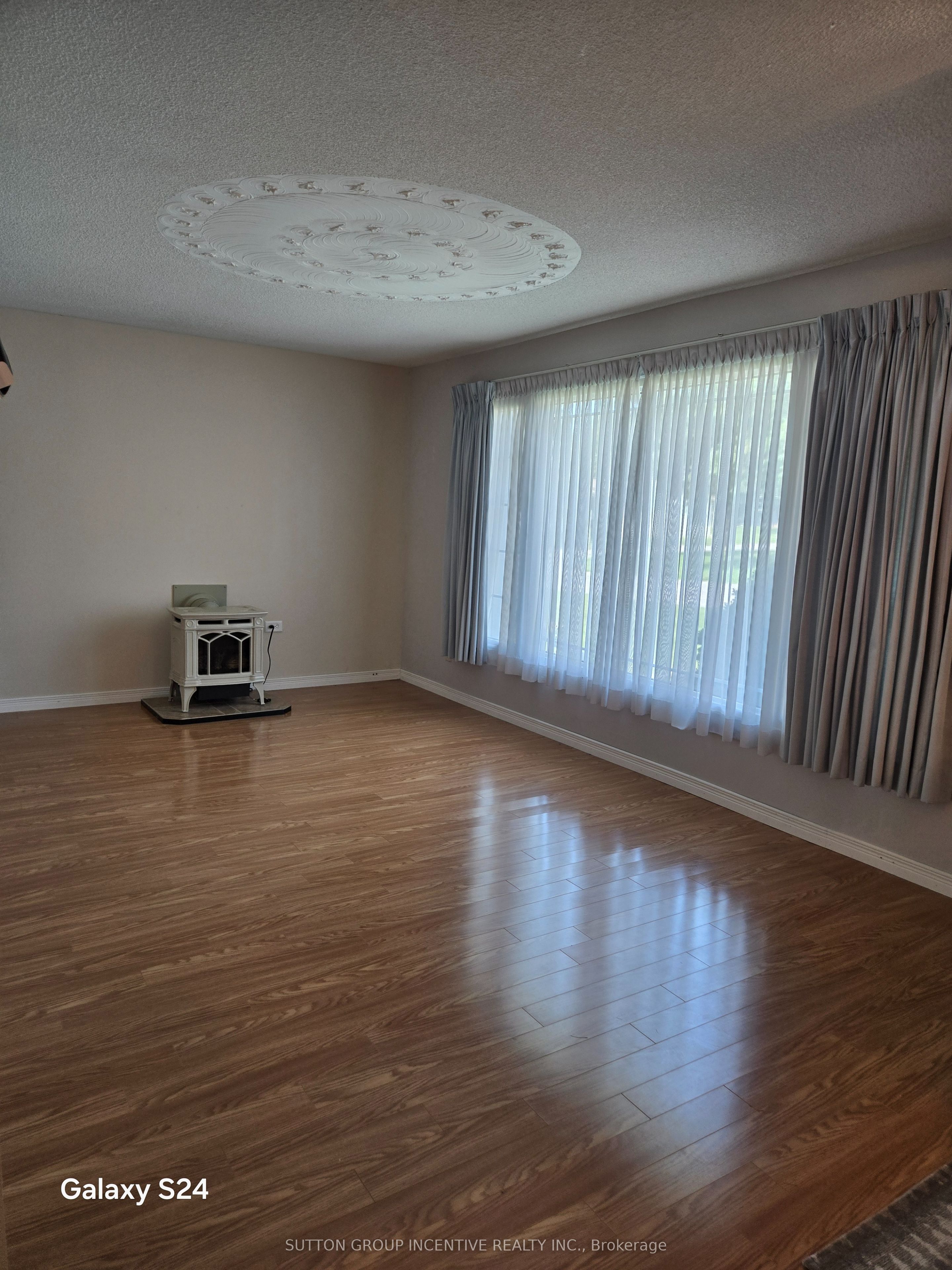 36 Weeping Willow Drive, Innisfil, ON L9S 1P1 photo 3
