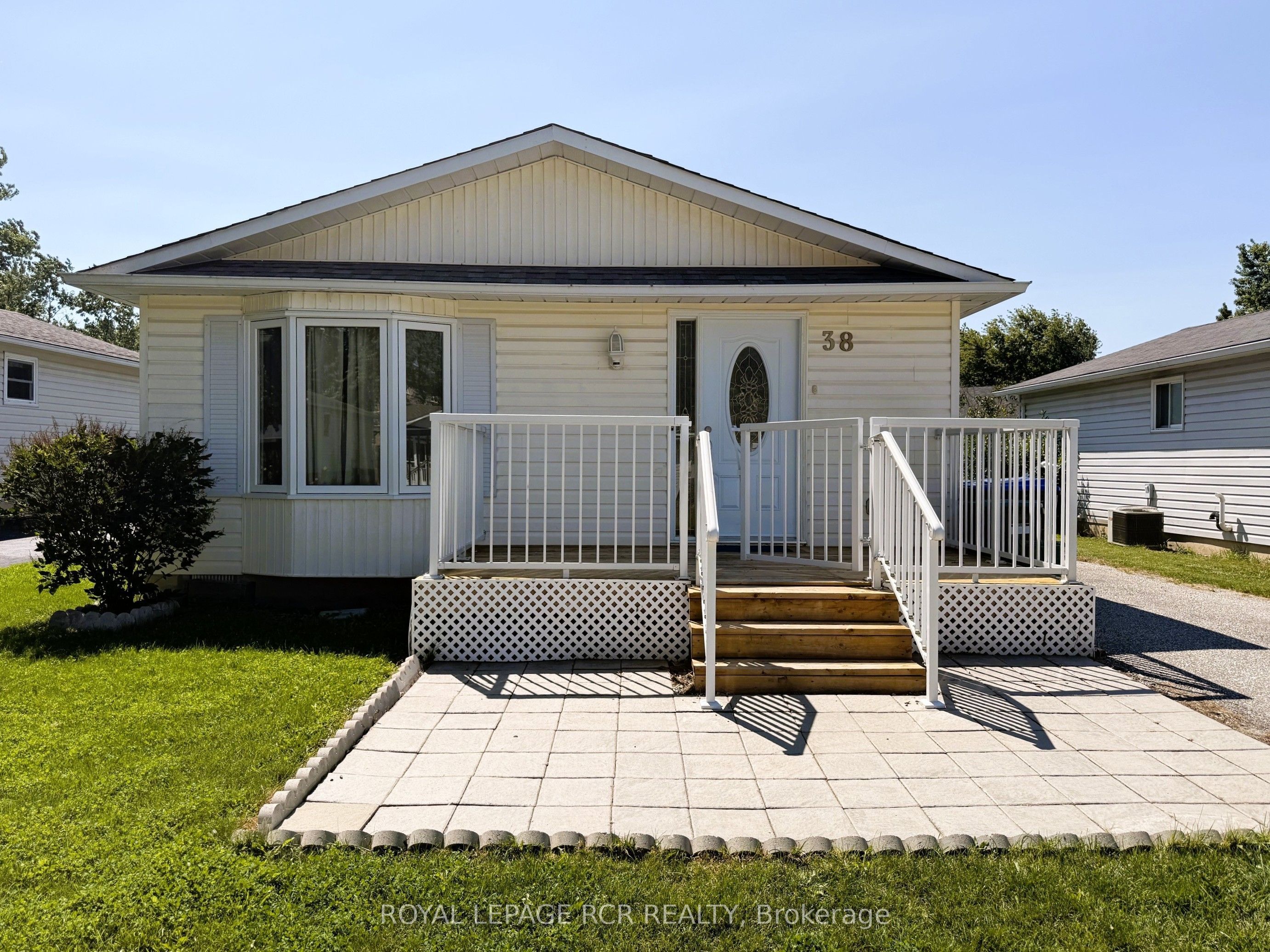 38 Royal Oak Drive, Innisfil, ON L0L 1L0