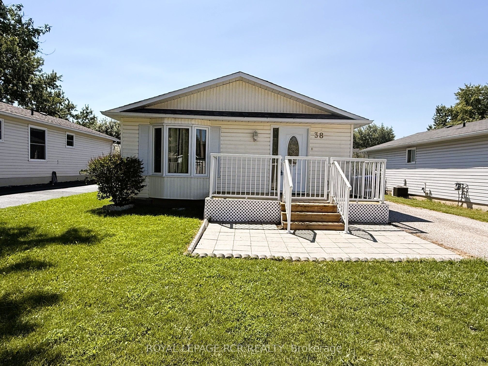 38 Royal Oak Drive, Innisfil, ON L0L 1L0 photo 3