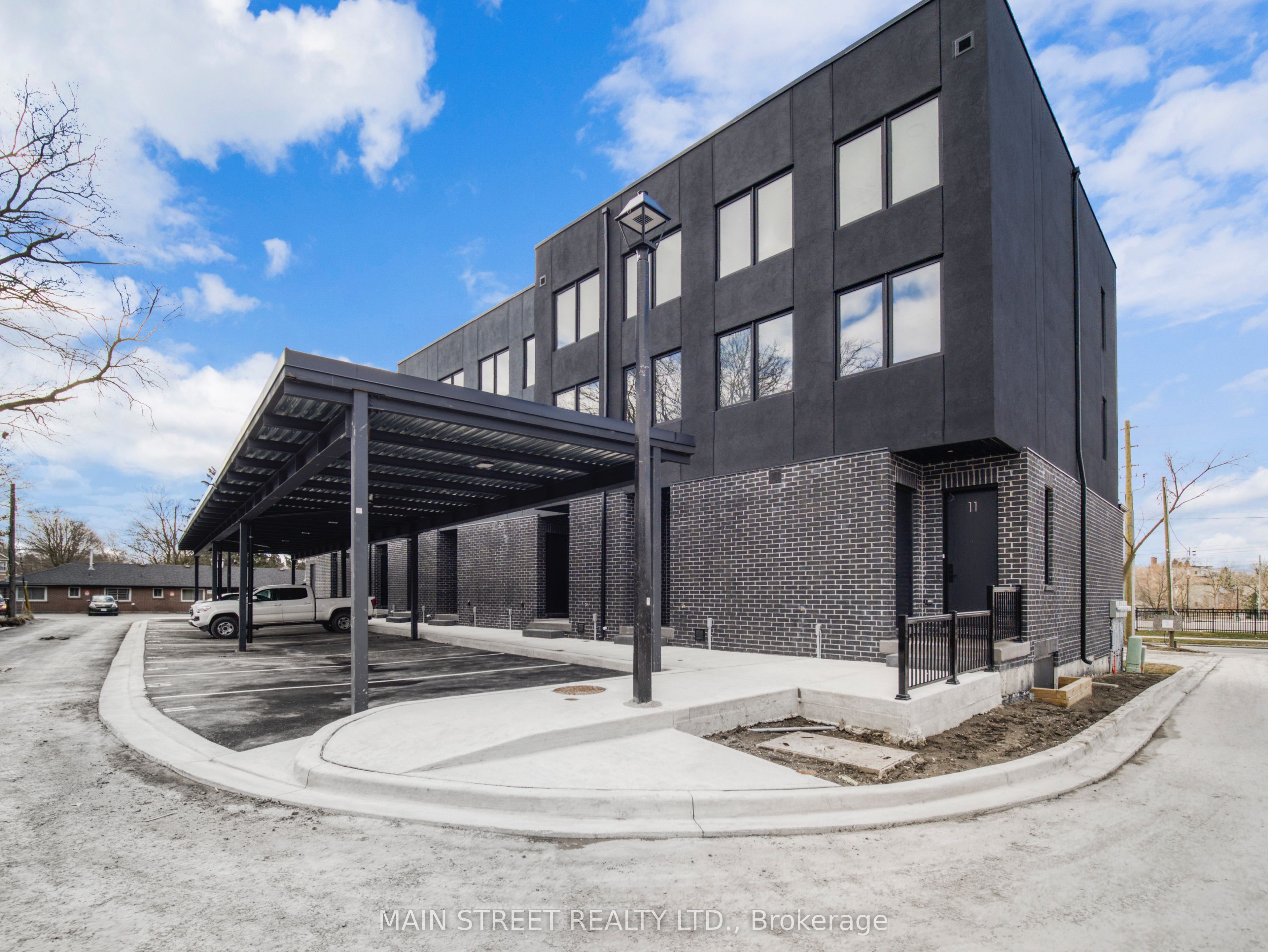 59 Charles Street 11, Newmarket, ON L3Y 3V7
