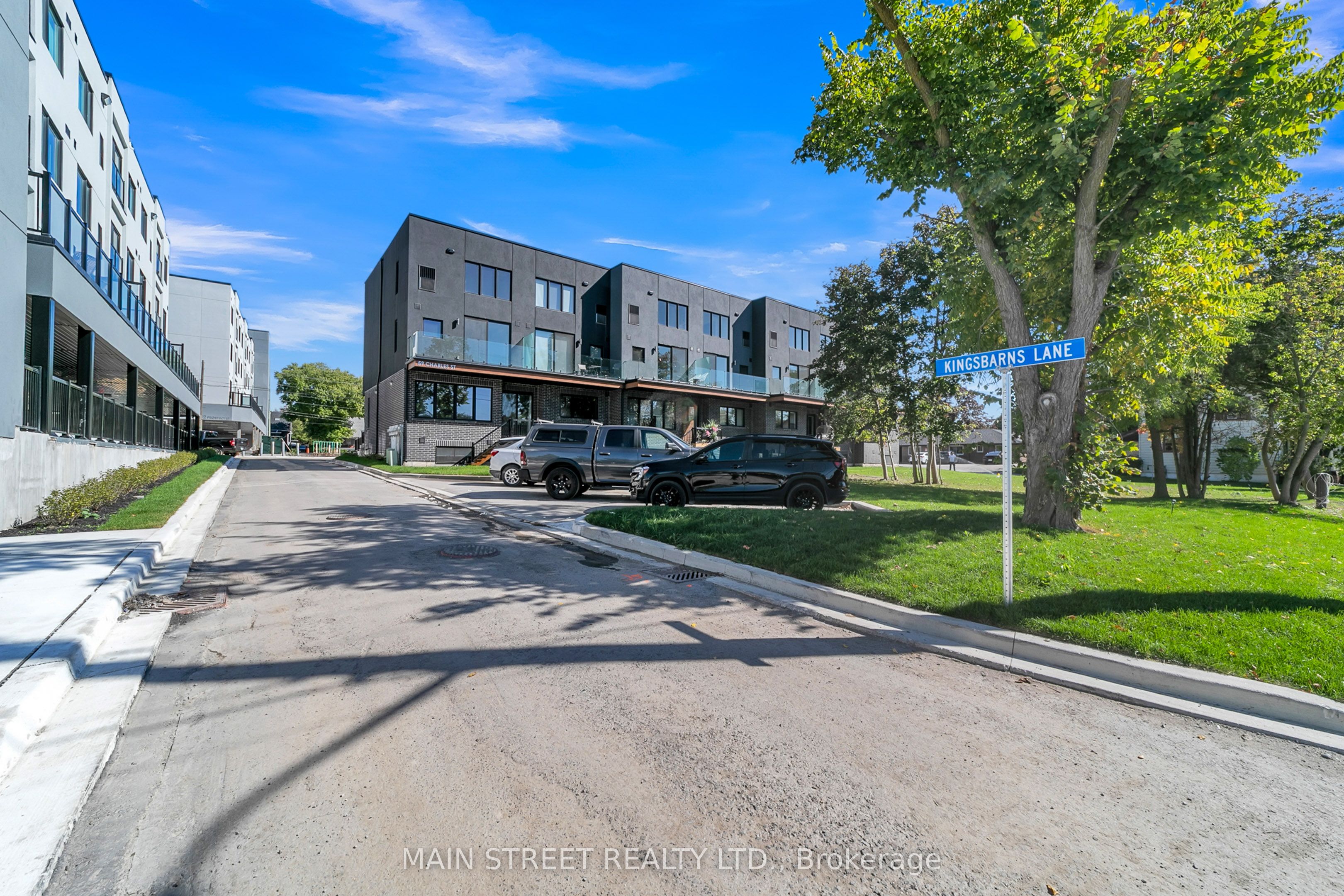 59 Charles Street 11, Newmarket, ON L3Y 3V7 photo 2