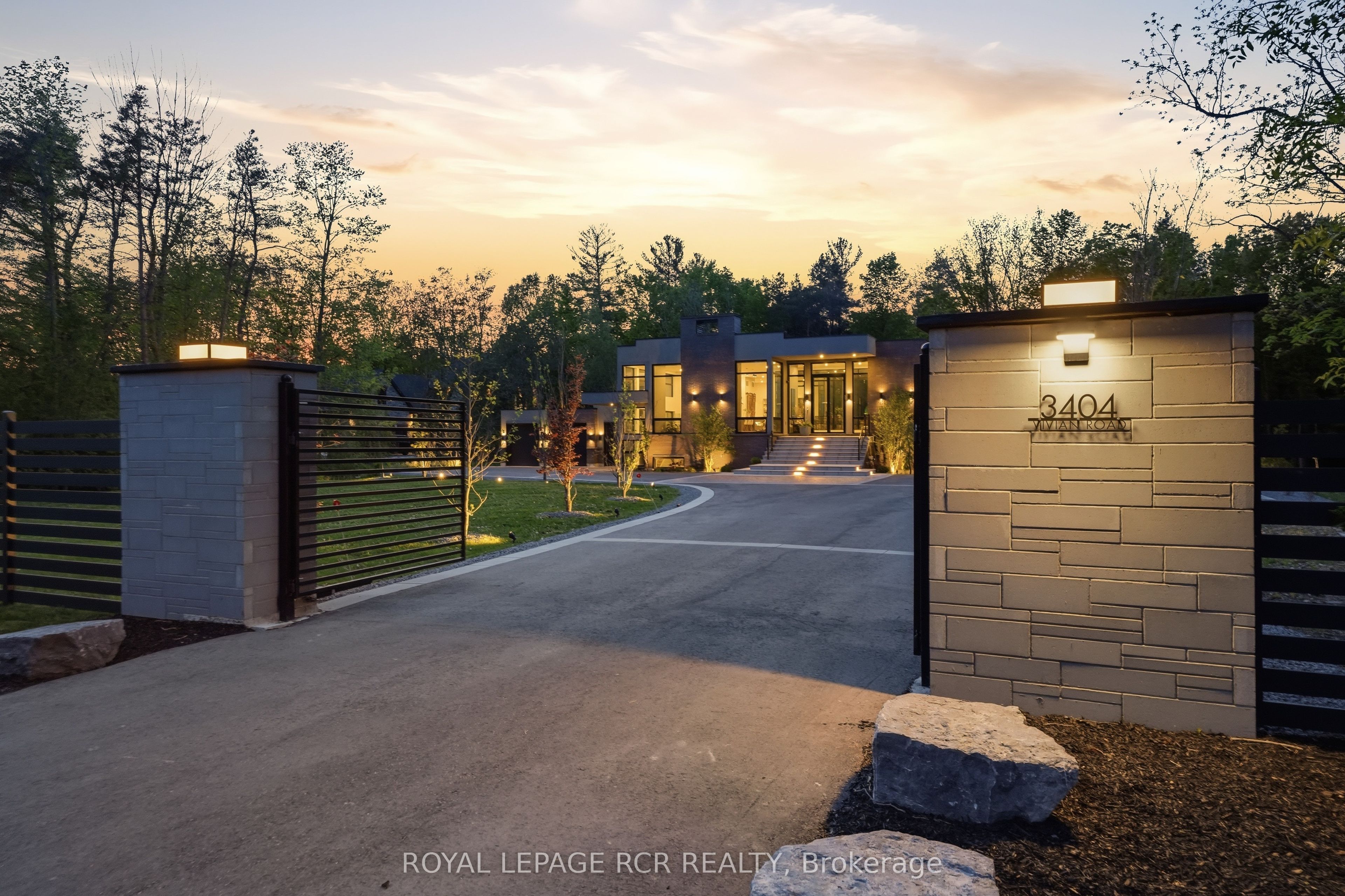 3404 Vivian Road, Whitchurch-Stouffville, ON L4A 2M4 photo 2