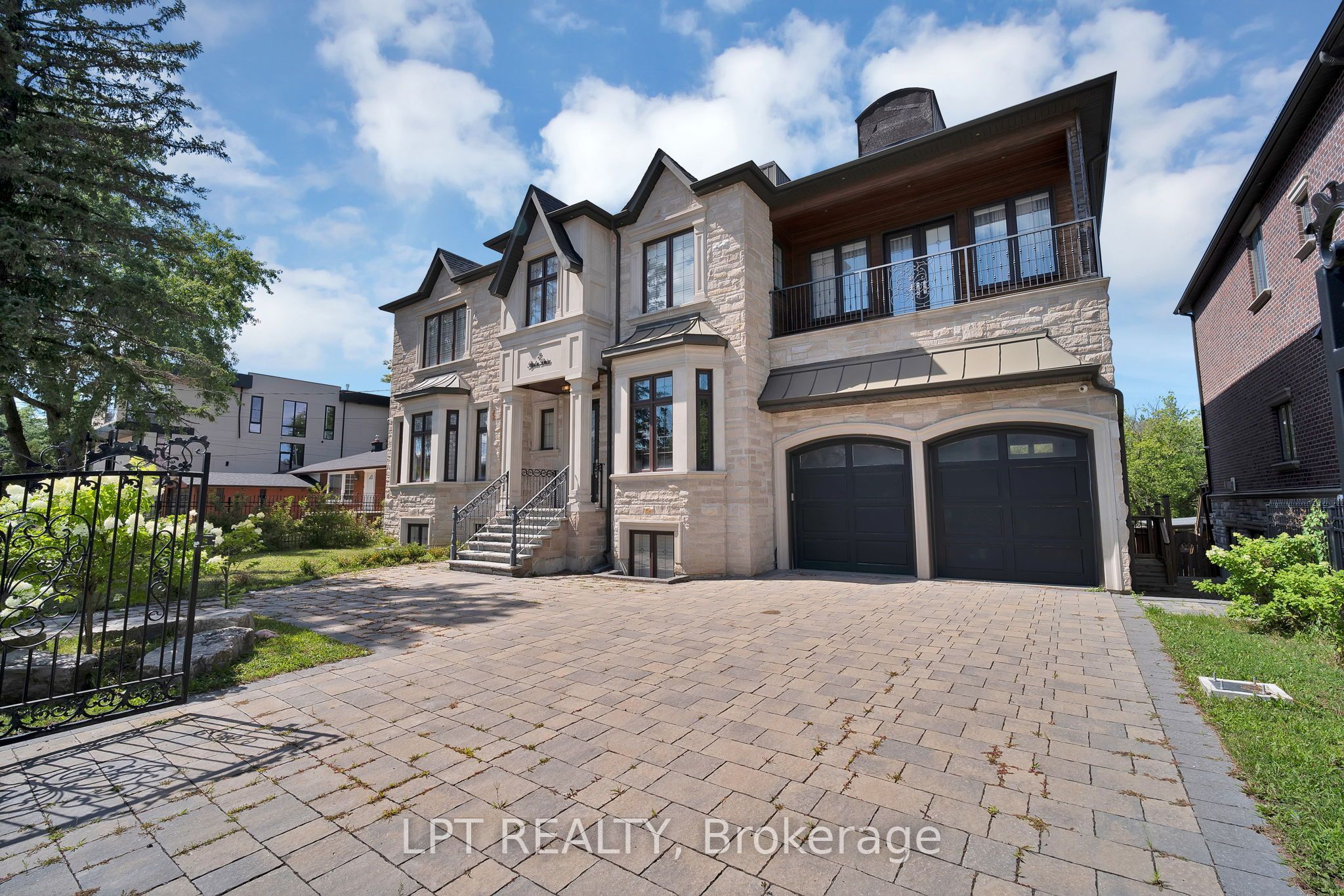2 Poplar Drive, Richmond Hill, ON L4E 2W5 photo 2