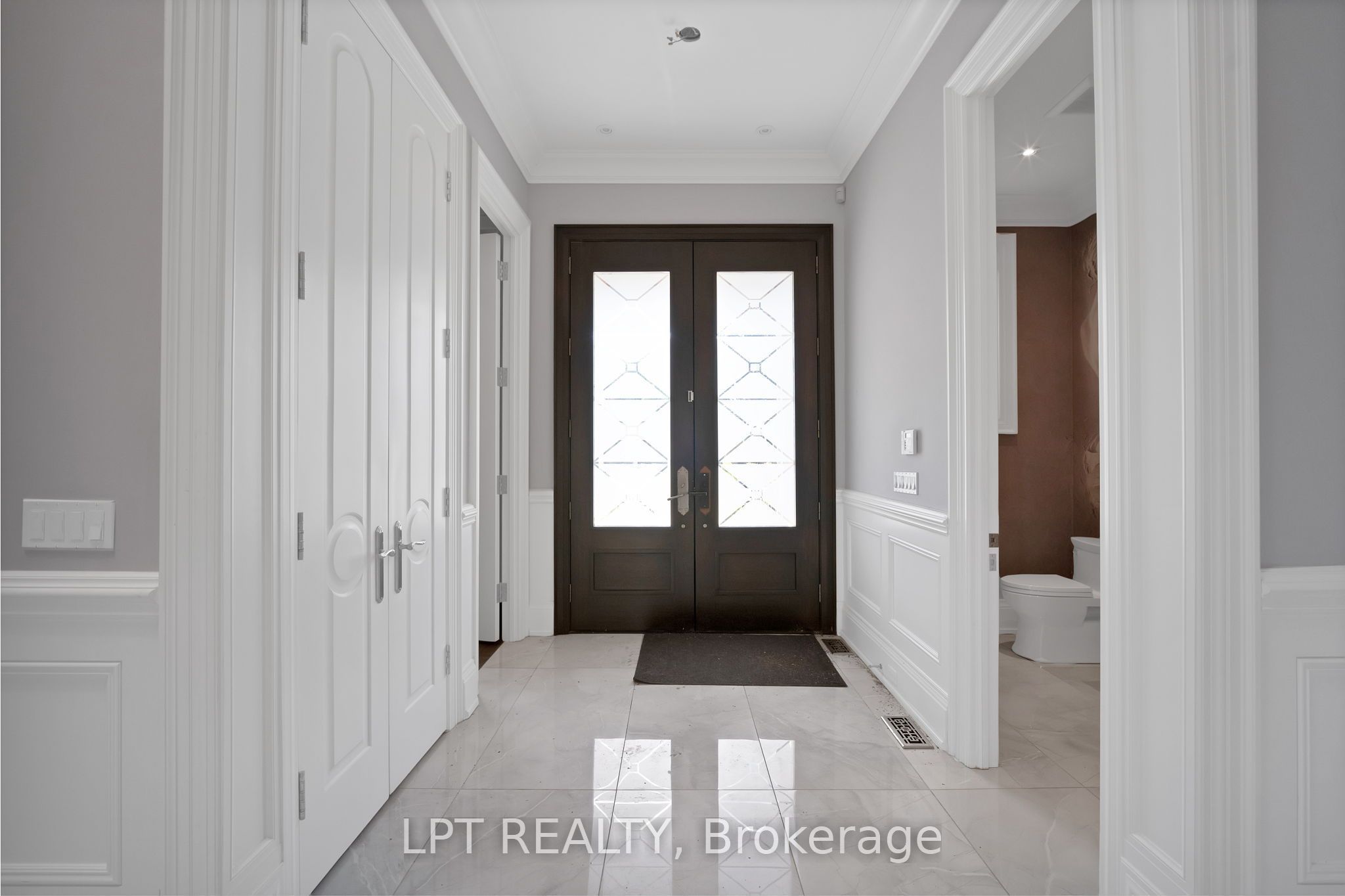 2 Poplar Drive, Richmond Hill, ON L4E 2W5 photo 3