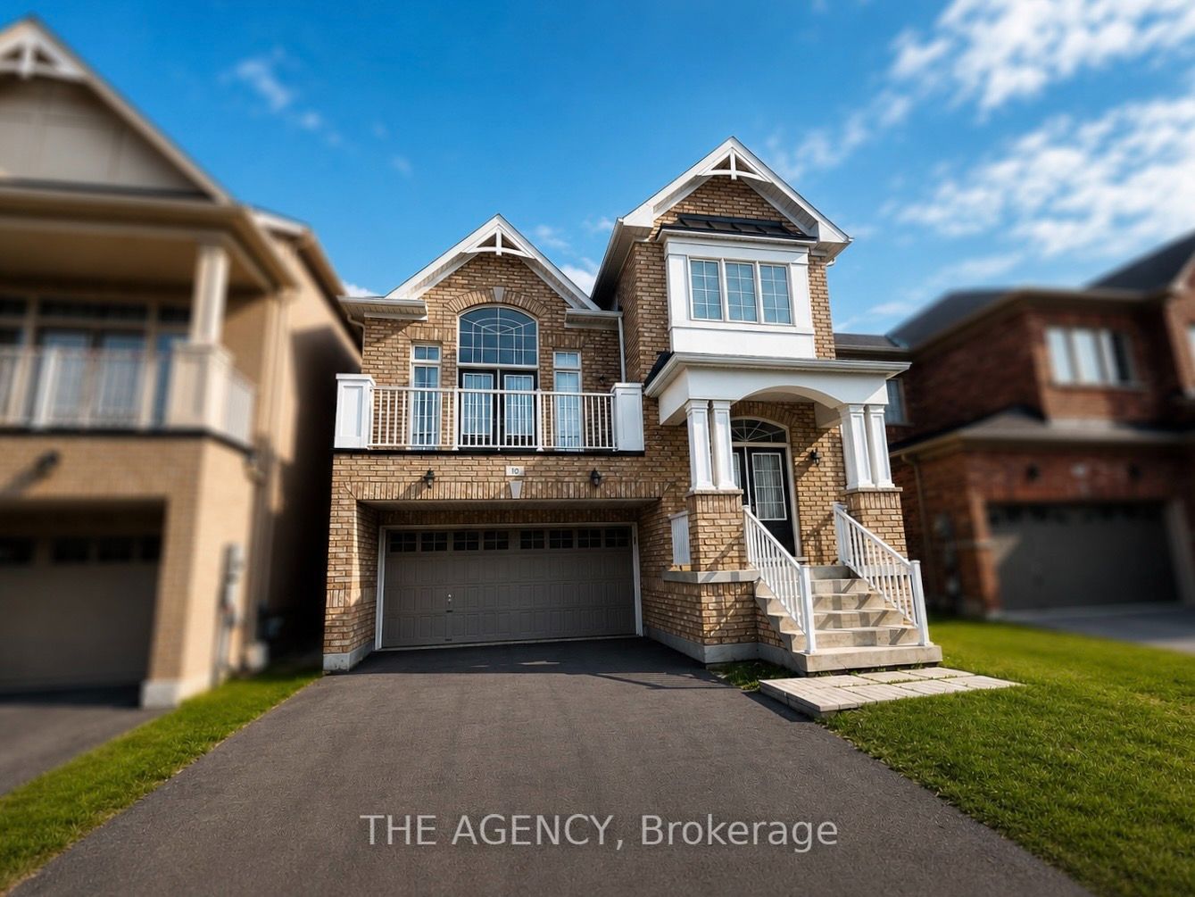 10 Hoover Park Drive, Whitchurch-Stouffville, ON L4A 1P9 photo 2