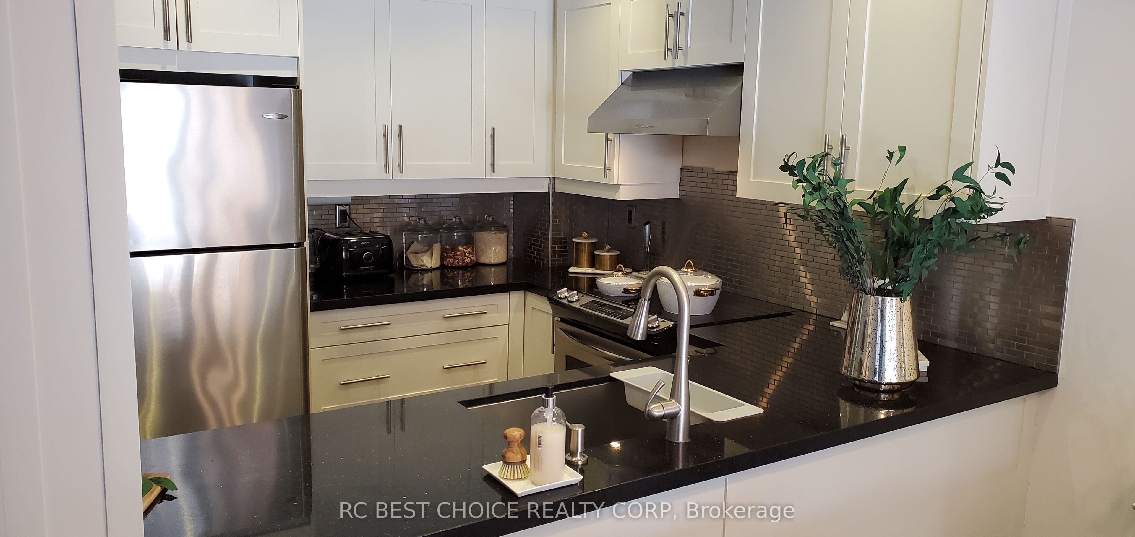 68 Carron Avenue, Vaughan, ON L6A 1Y6 photo 3