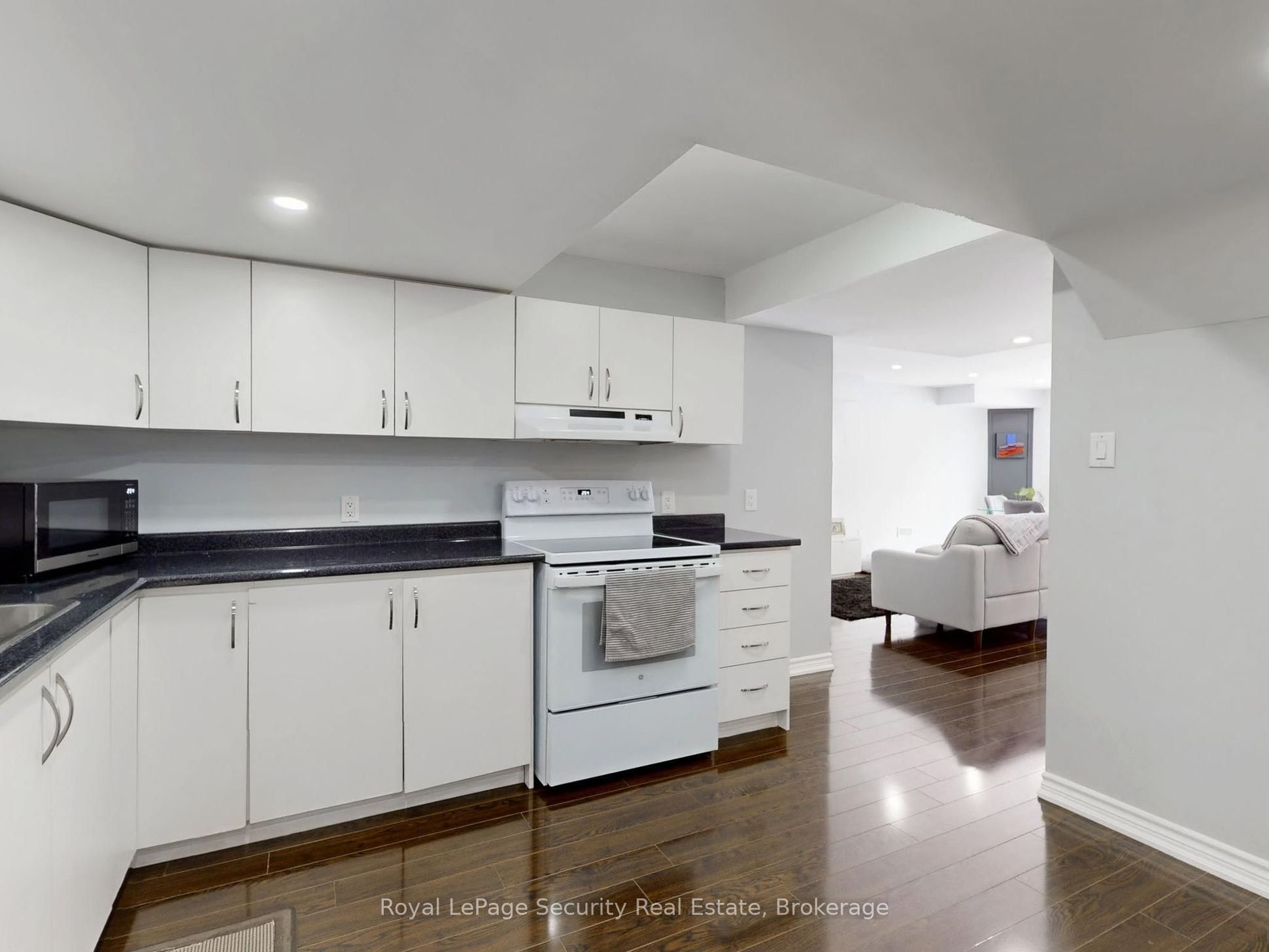 39 Vivian Creek Road, East Gwillimbury, ON L0G 1M0 photo 3