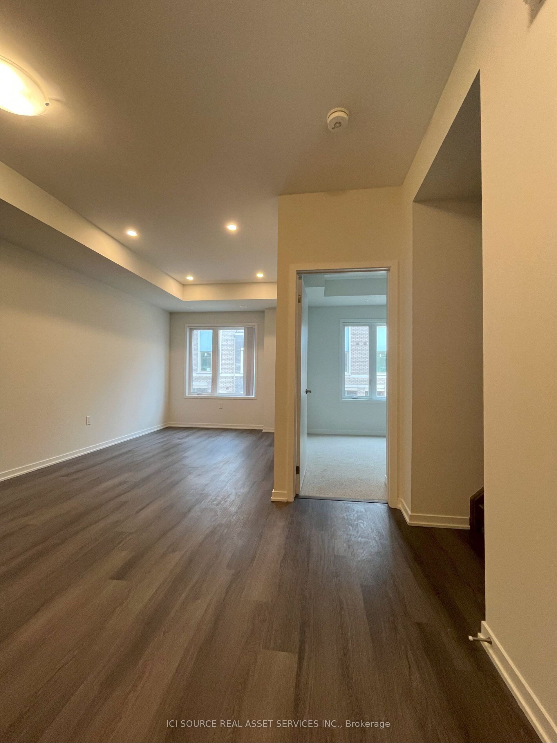 131 Honeycrisp Crescent 227, Vaughan, ON L4K 5Z8 photo 2