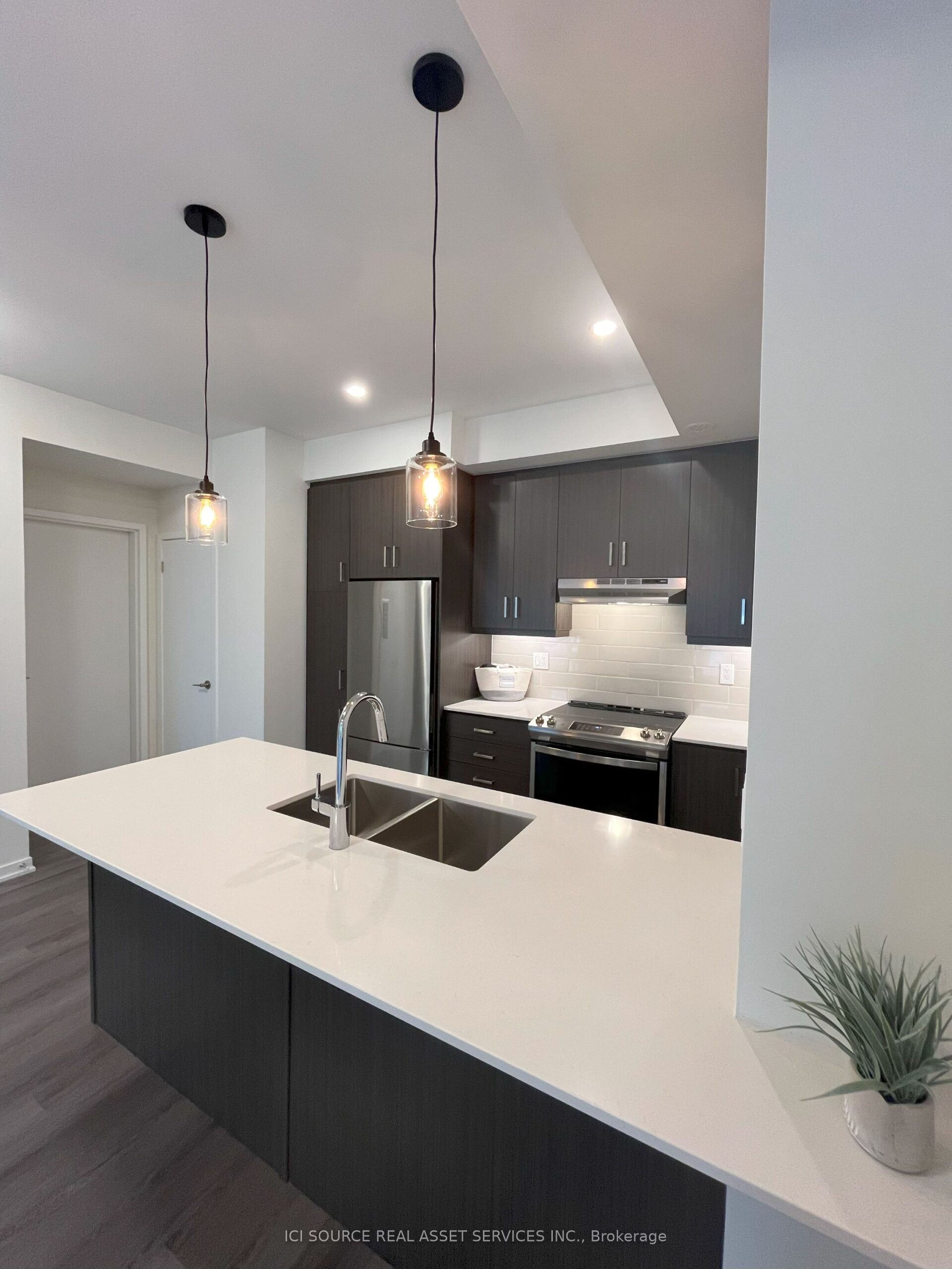 131 Honeycrisp Crescent 227, Vaughan, ON L4K 5Z8 photo 4