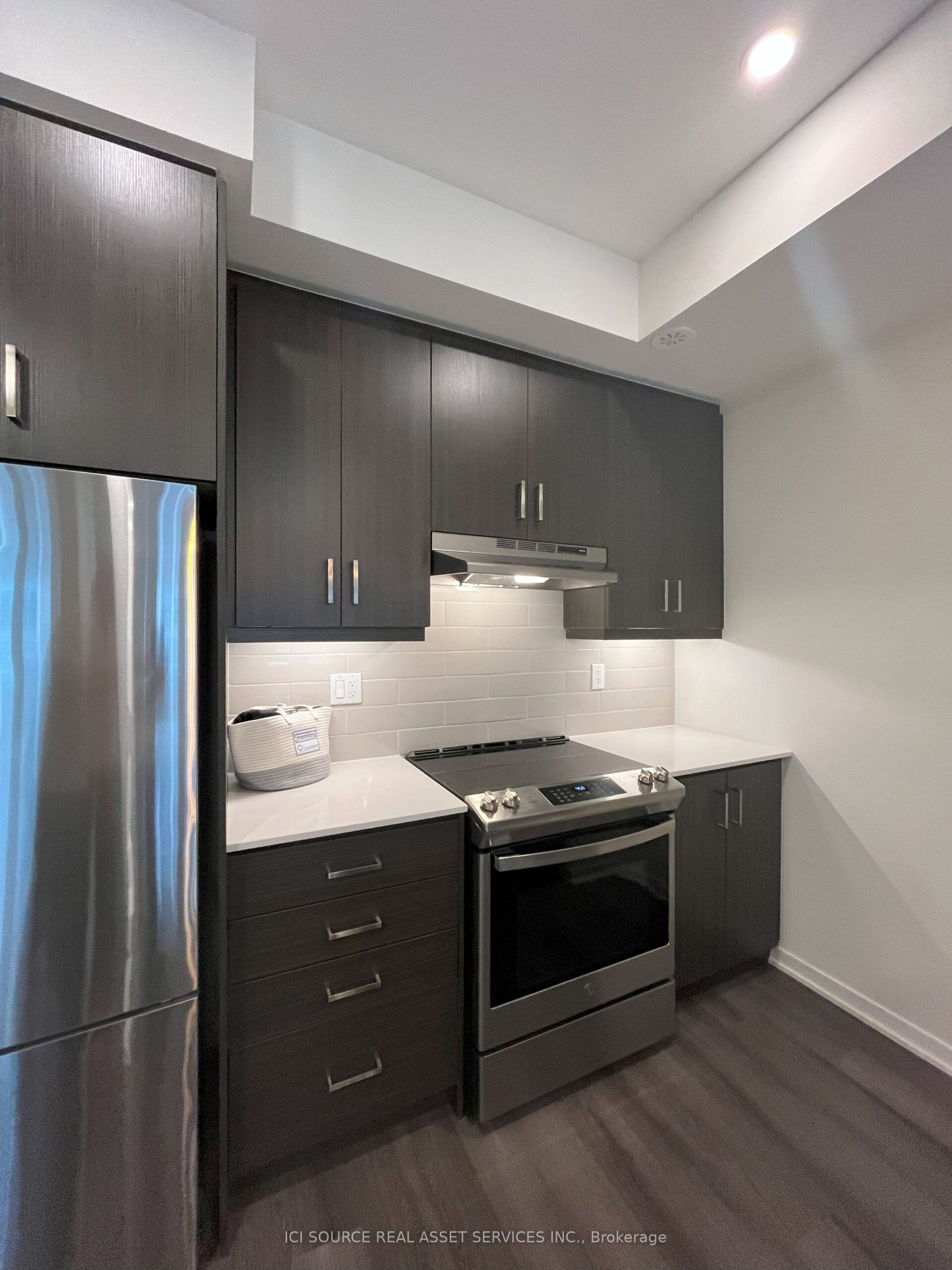 131 Honeycrisp Crescent 227, Vaughan, ON L4K 5Z8 photo 5