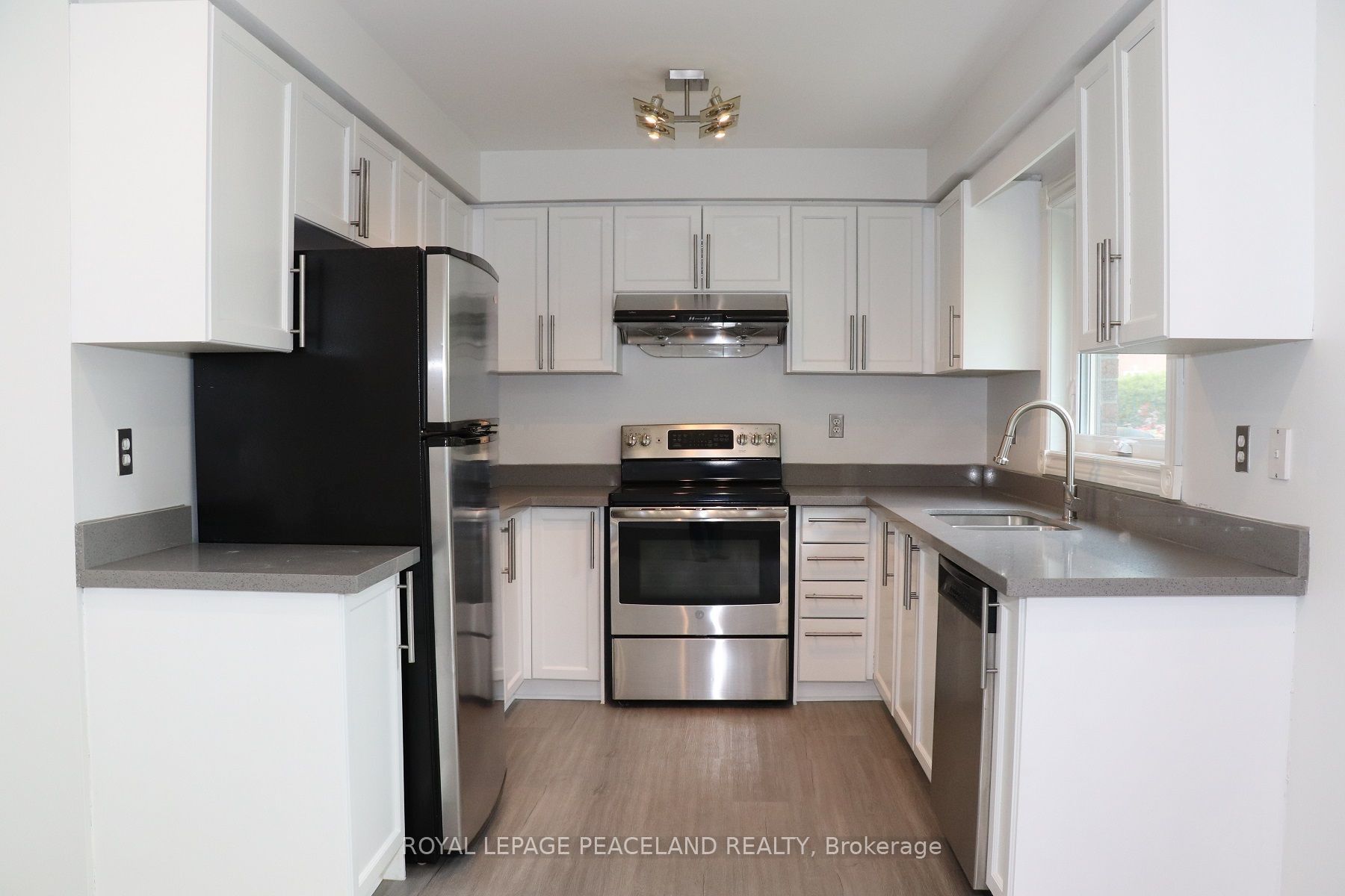 609 Walpole Crescent, Newmarket, ON L3X 2B5 photo 4