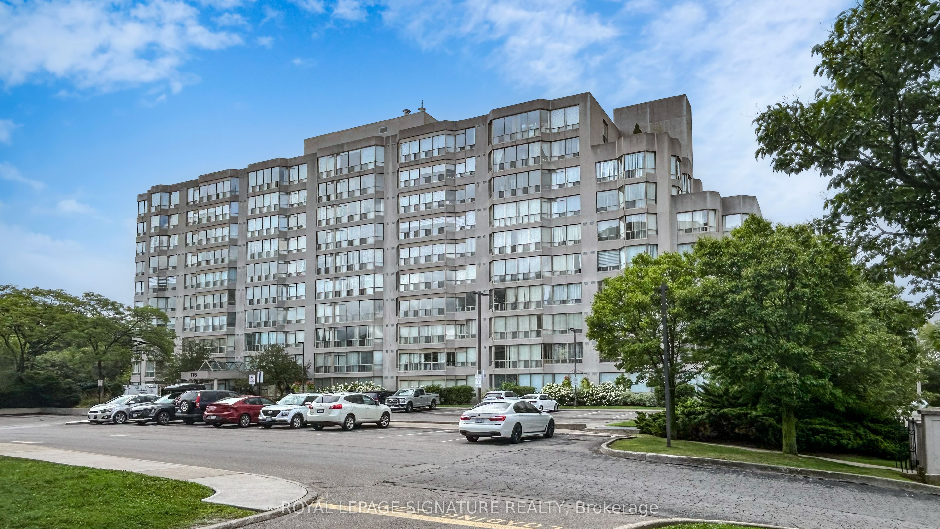 175 Cedar Avenue 212, Richmond Hill, ON L4C 9V3