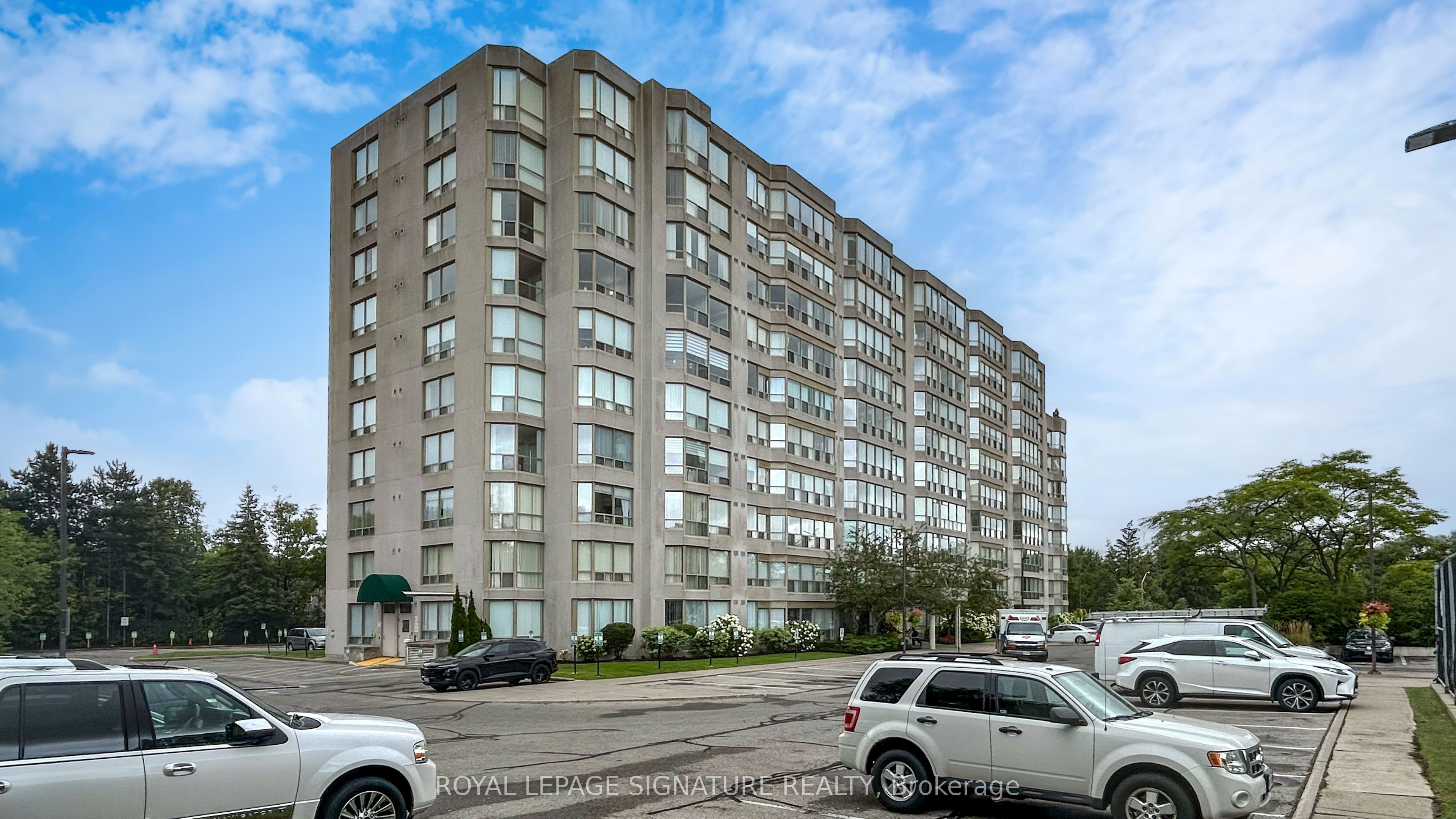 175 Cedar Avenue 212, Richmond Hill, ON L4C 9V3 photo 3
