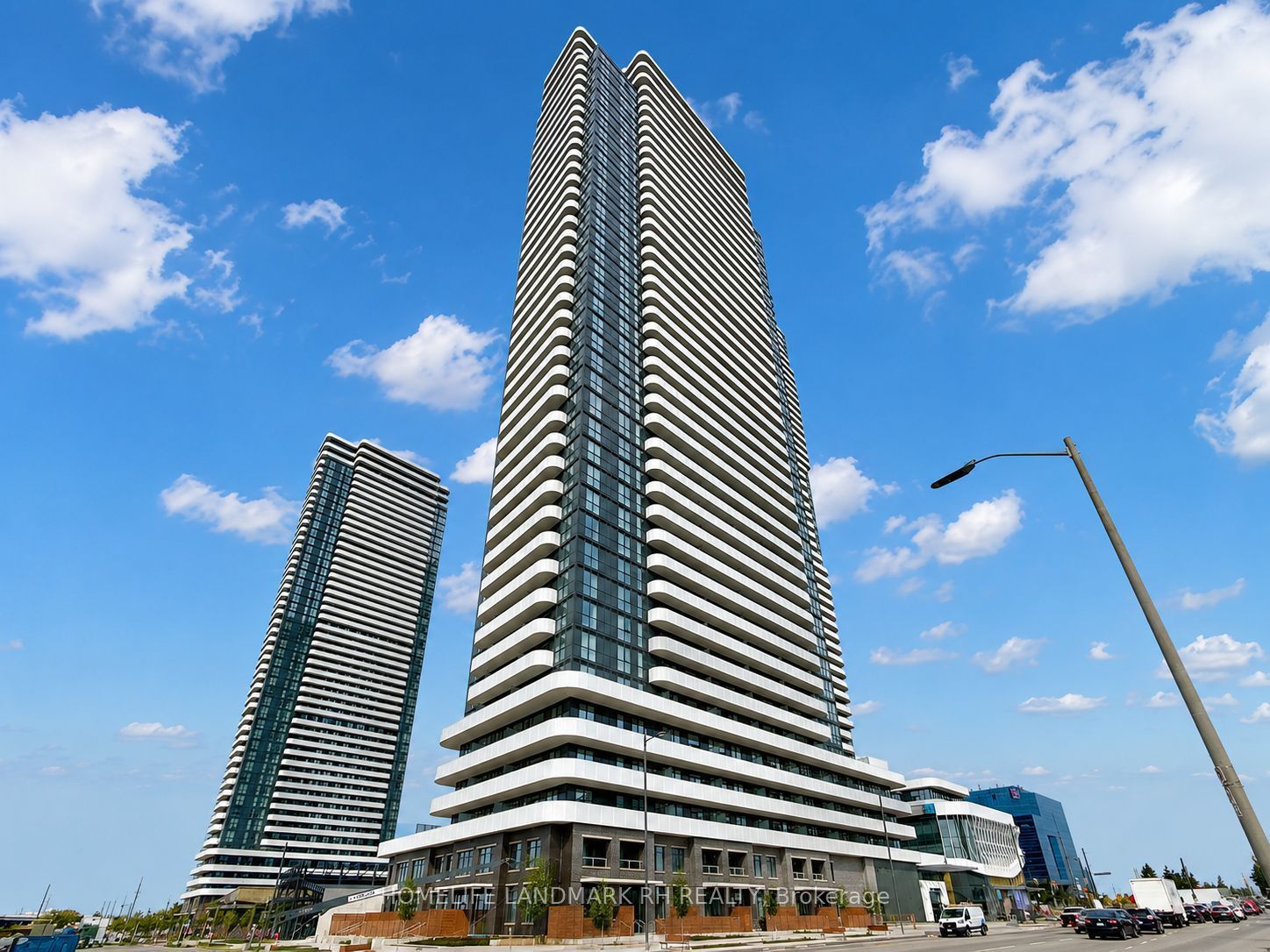 28 Interchange Way 4110, Vaughan, ON L4K 0P8 photo 2