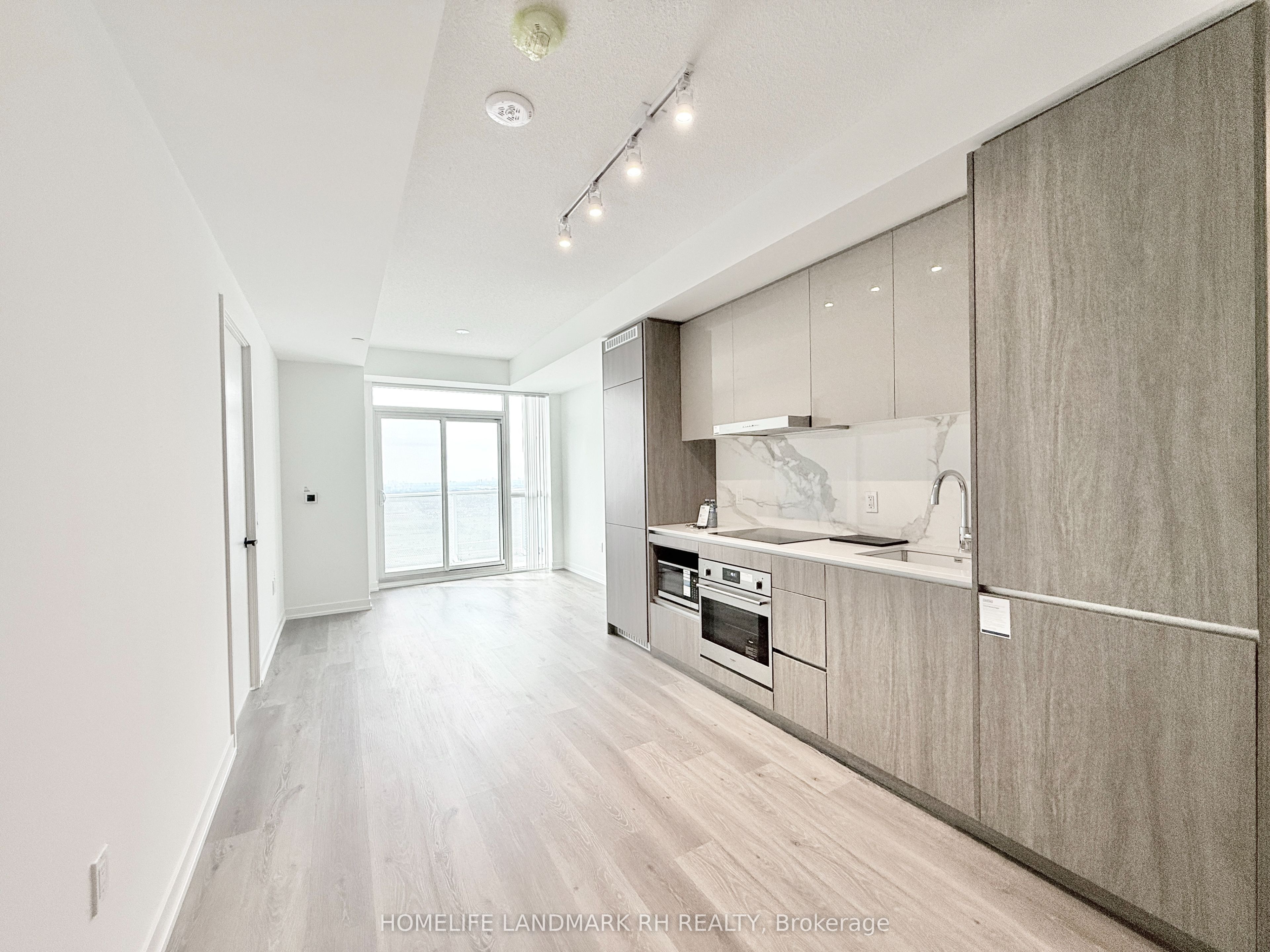 28 Interchange Way 4110, Vaughan, ON L4K 0P8 photo 3