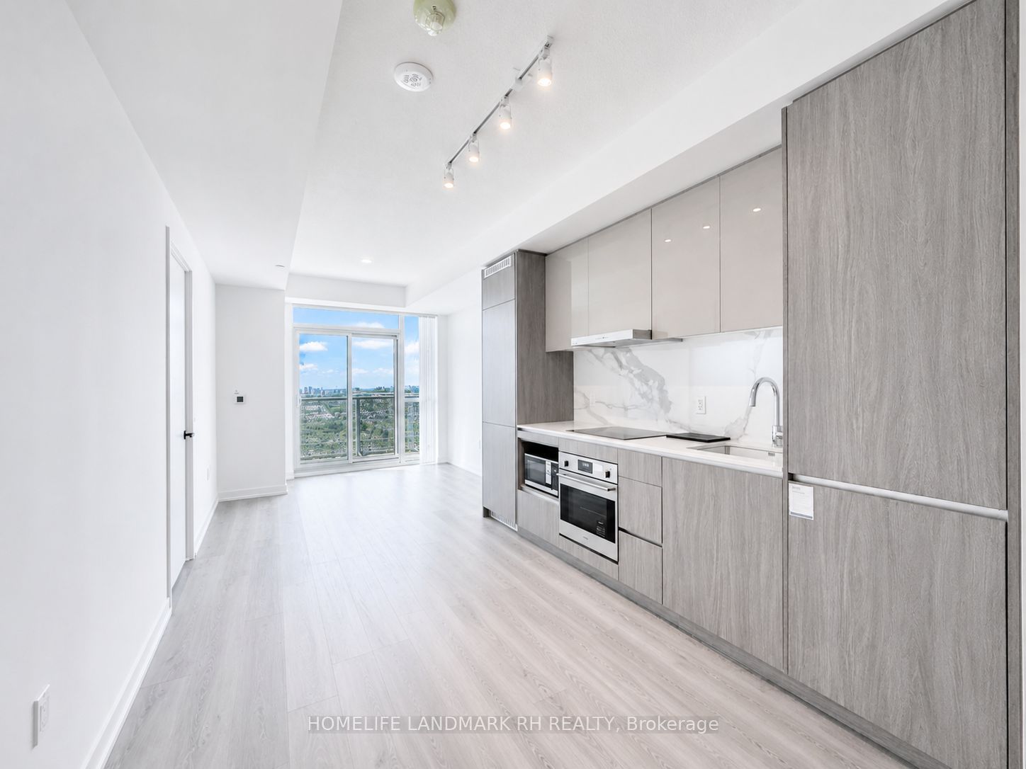 28 Interchange Way 4110, Vaughan, ON L4K 0P8 photo 4