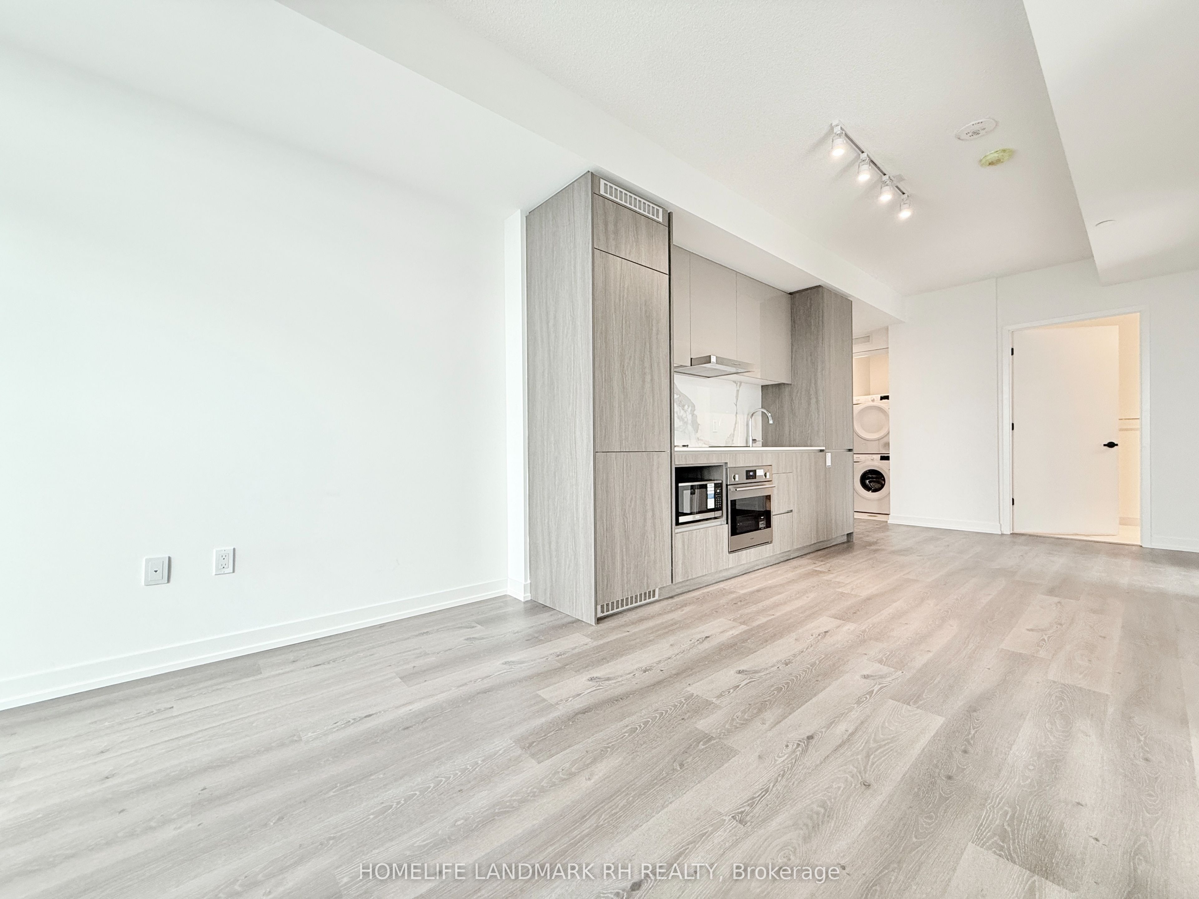 28 Interchange Way 4110, Vaughan, ON L4K 0P8 photo 5