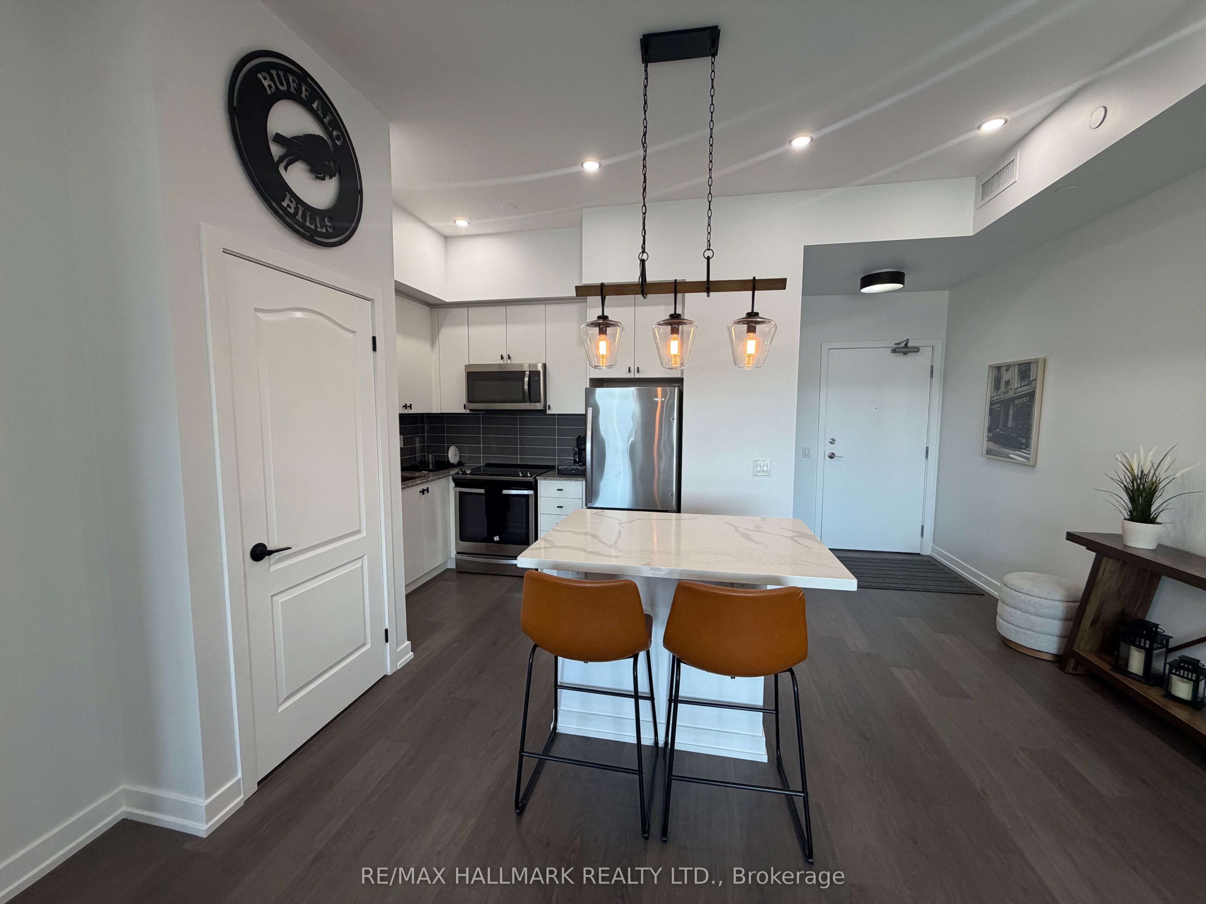 555 William Graham Drive 404, Aurora, ON L4G 3H9 photo 5