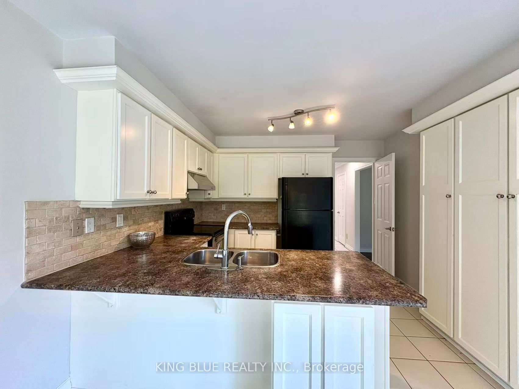 23 Craigleith Crescent, Richmond Hill, ON L4E 2S3 photo 2