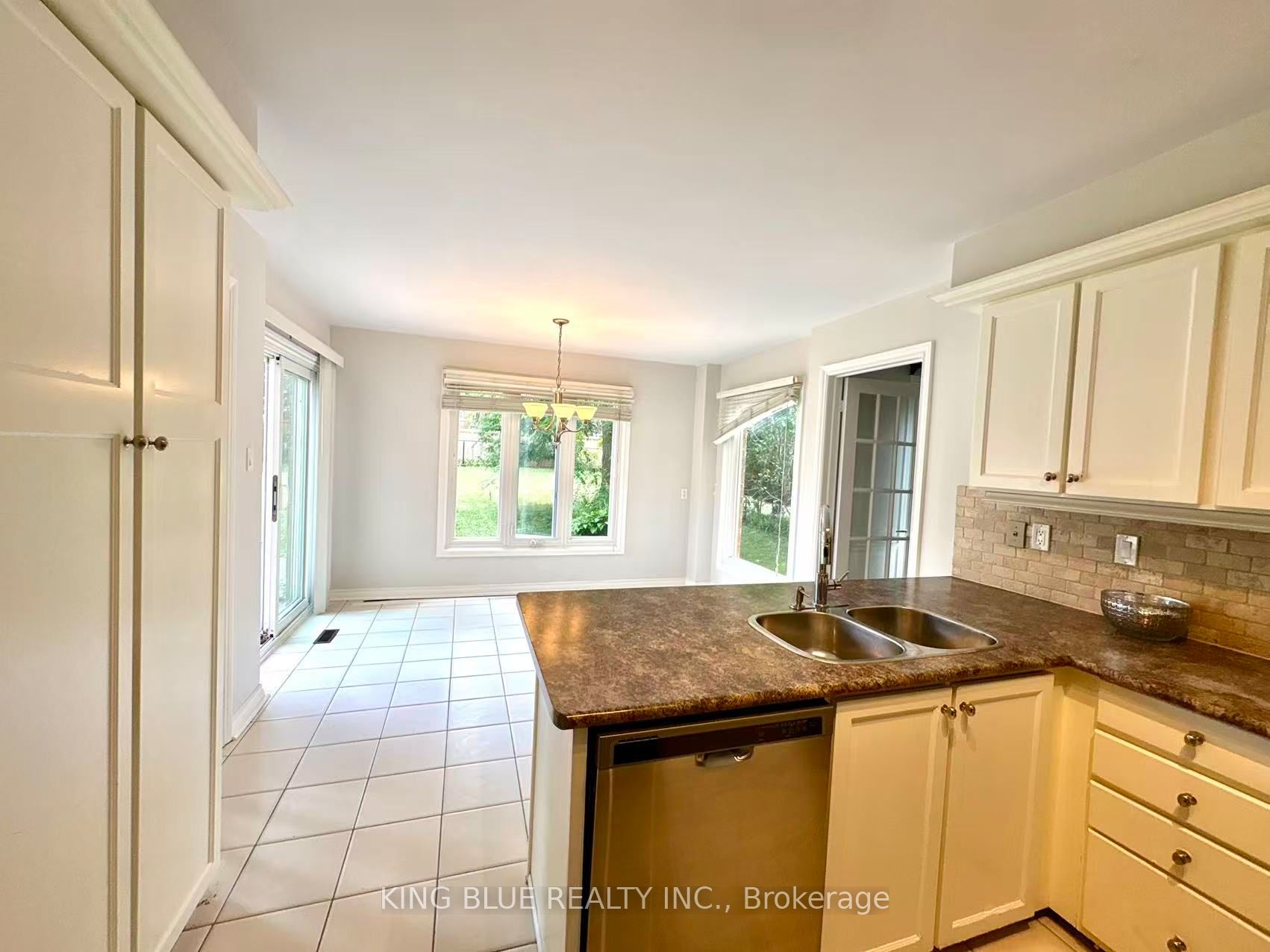 23 Craigleith Crescent, Richmond Hill, ON L4E 2S3 photo 3